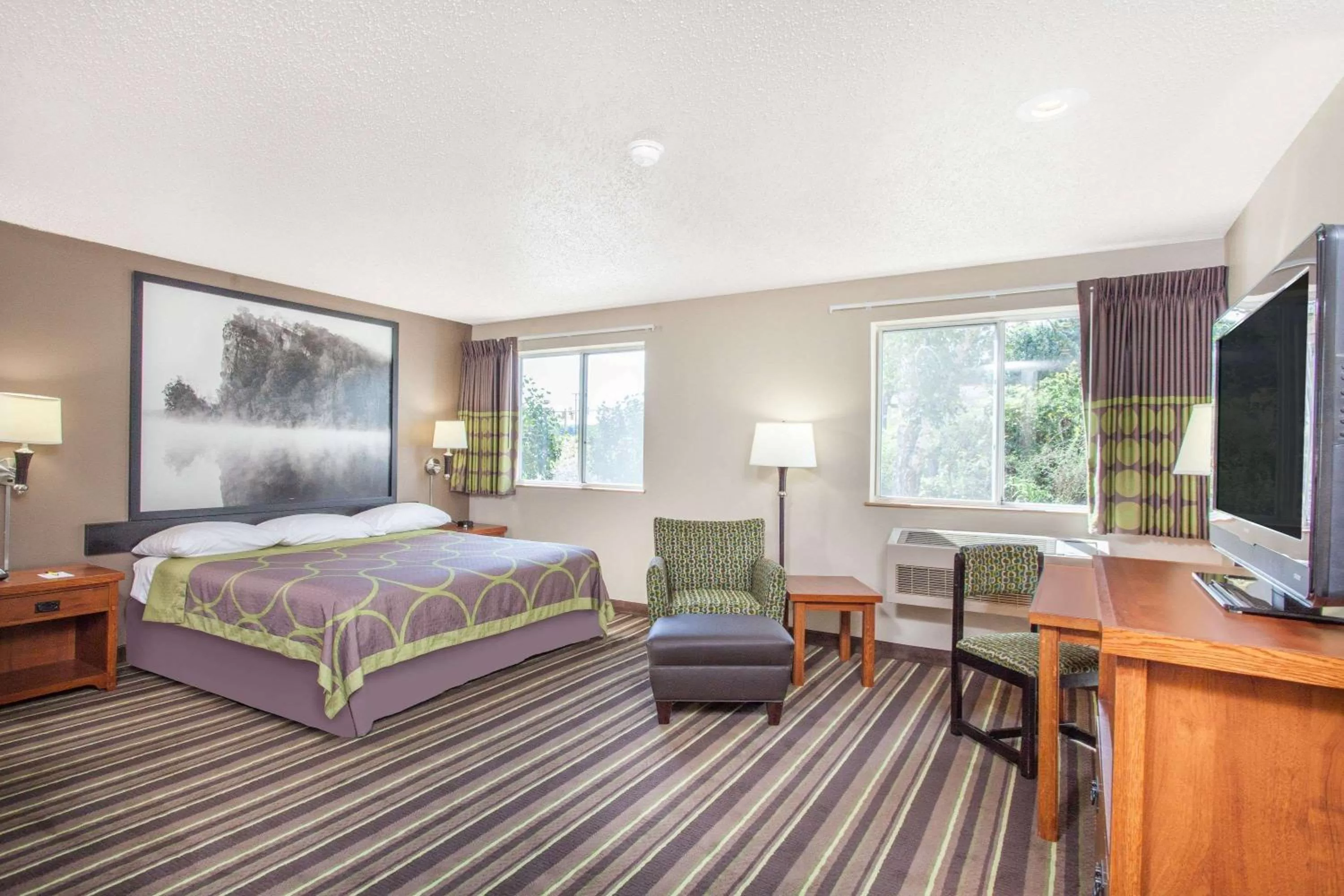 Photo of the whole room, Bed in Super 8 by Wyndham Richlands/Claypool Hill Area