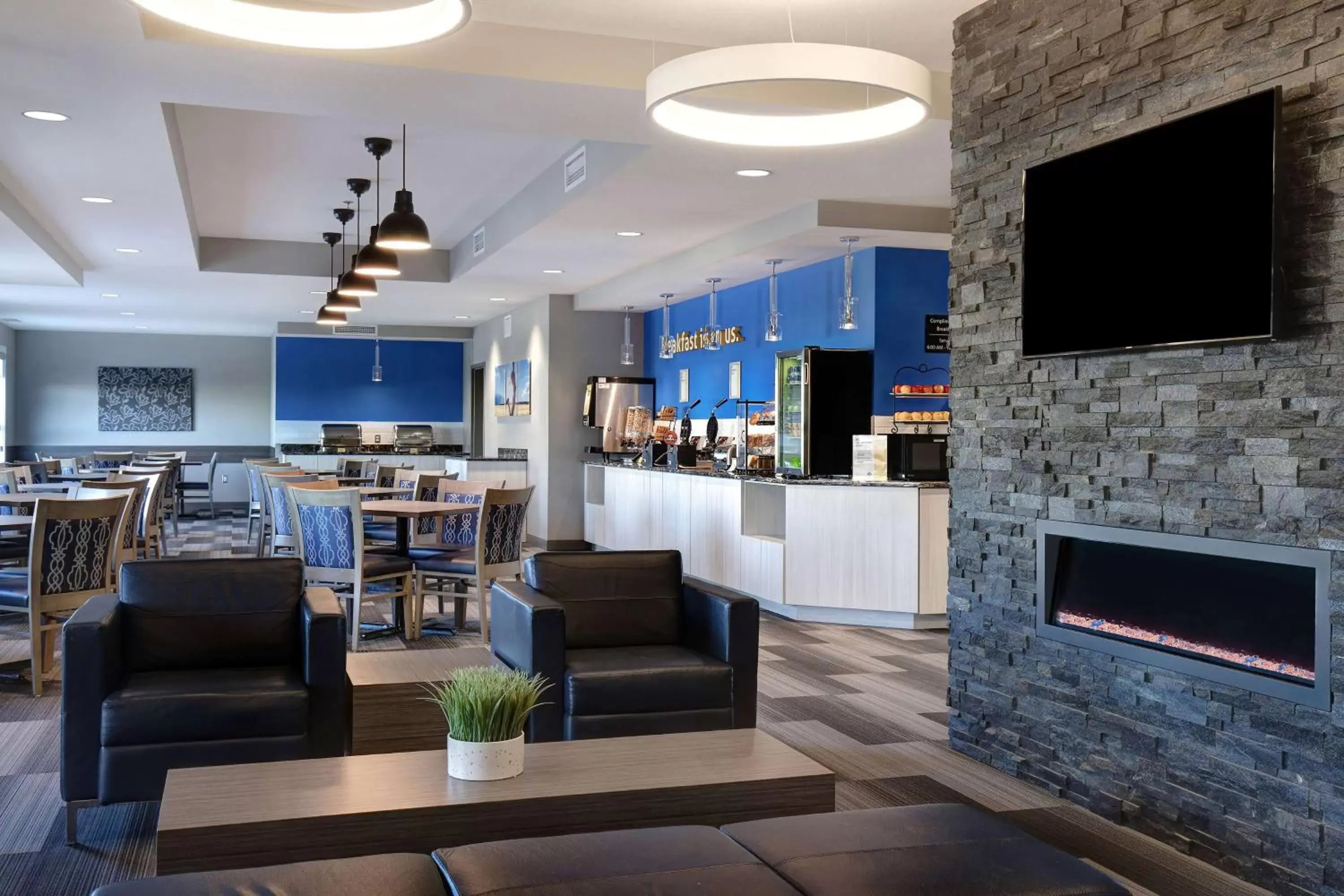 Lobby or reception in Days Inn & Suites by Wyndham Warman Legends Centre