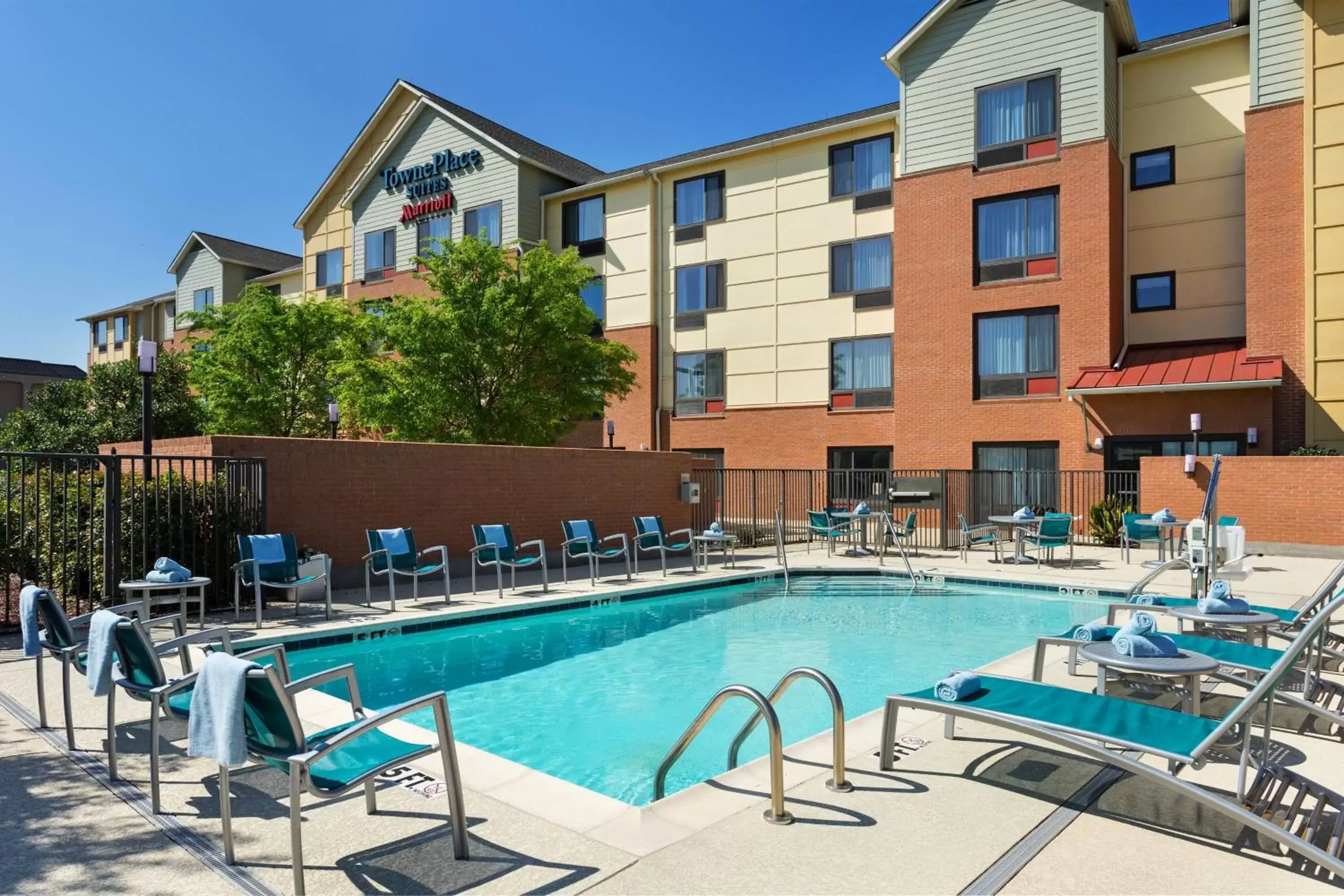 Swimming pool, Property Building in TownePlace Suites by Marriott Bossier City