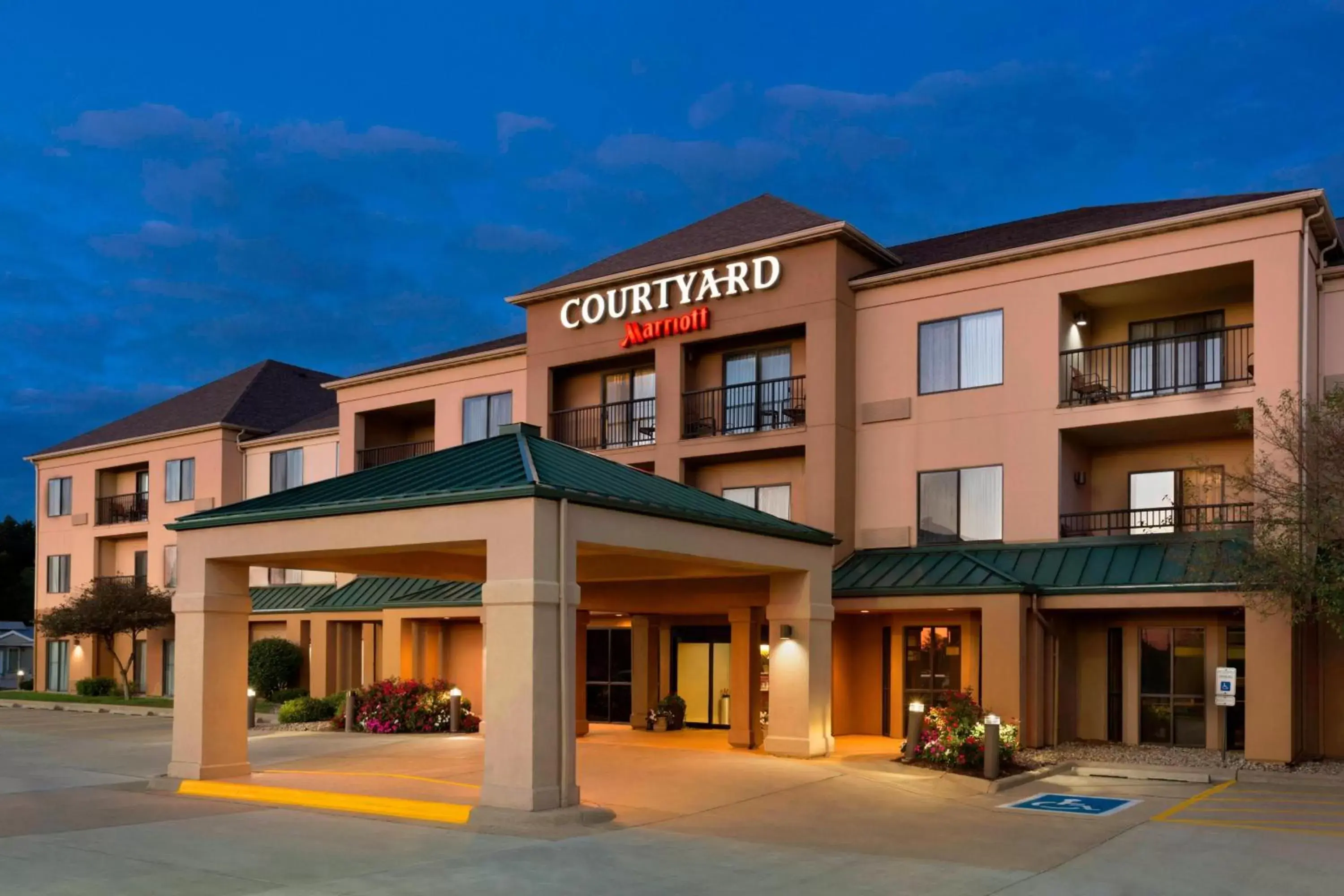 Property Building in Courtyard by Marriott Bloomington Normal