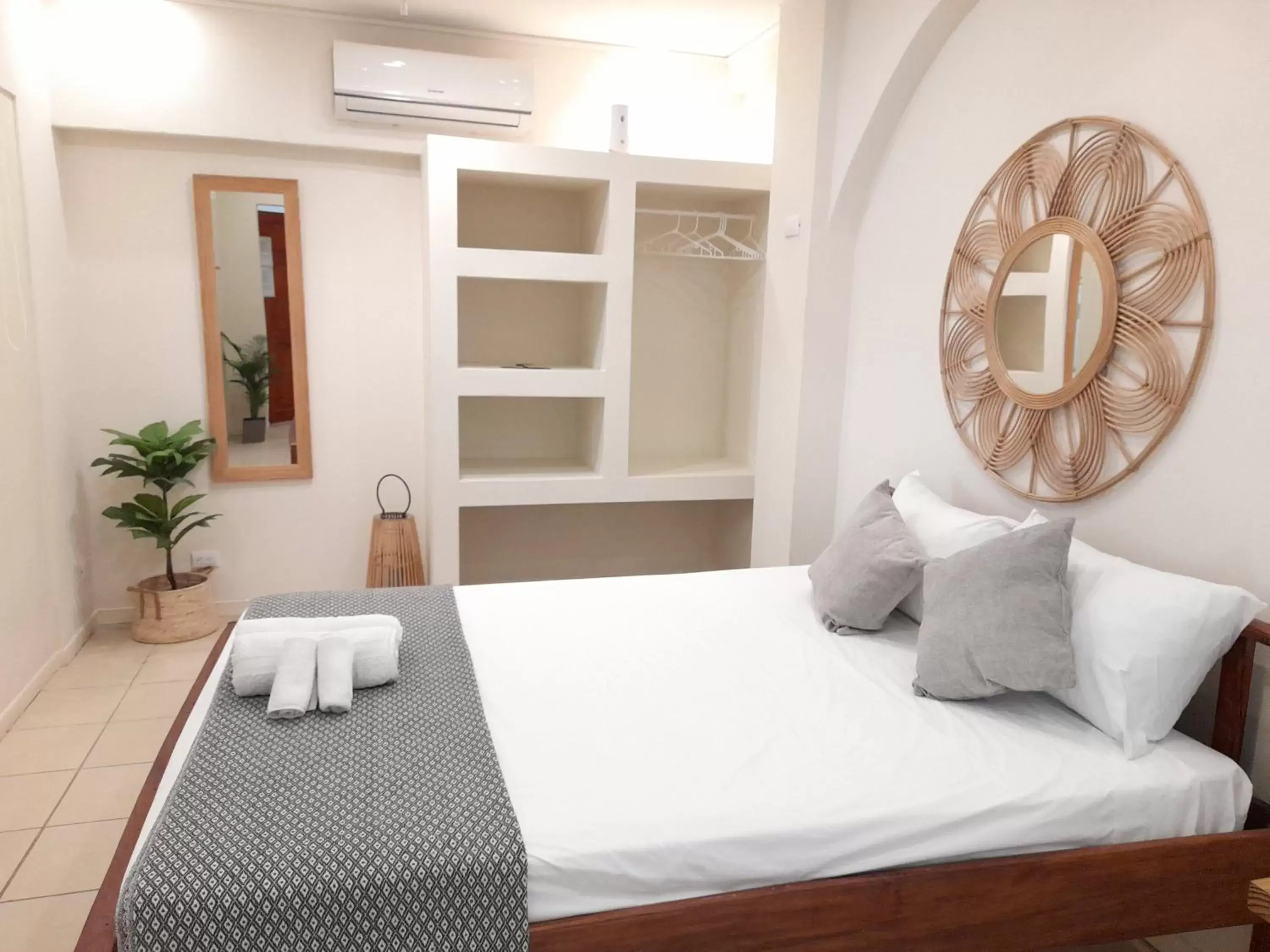Bedroom, Bed in Zulu Surf Hotel Tamarindo