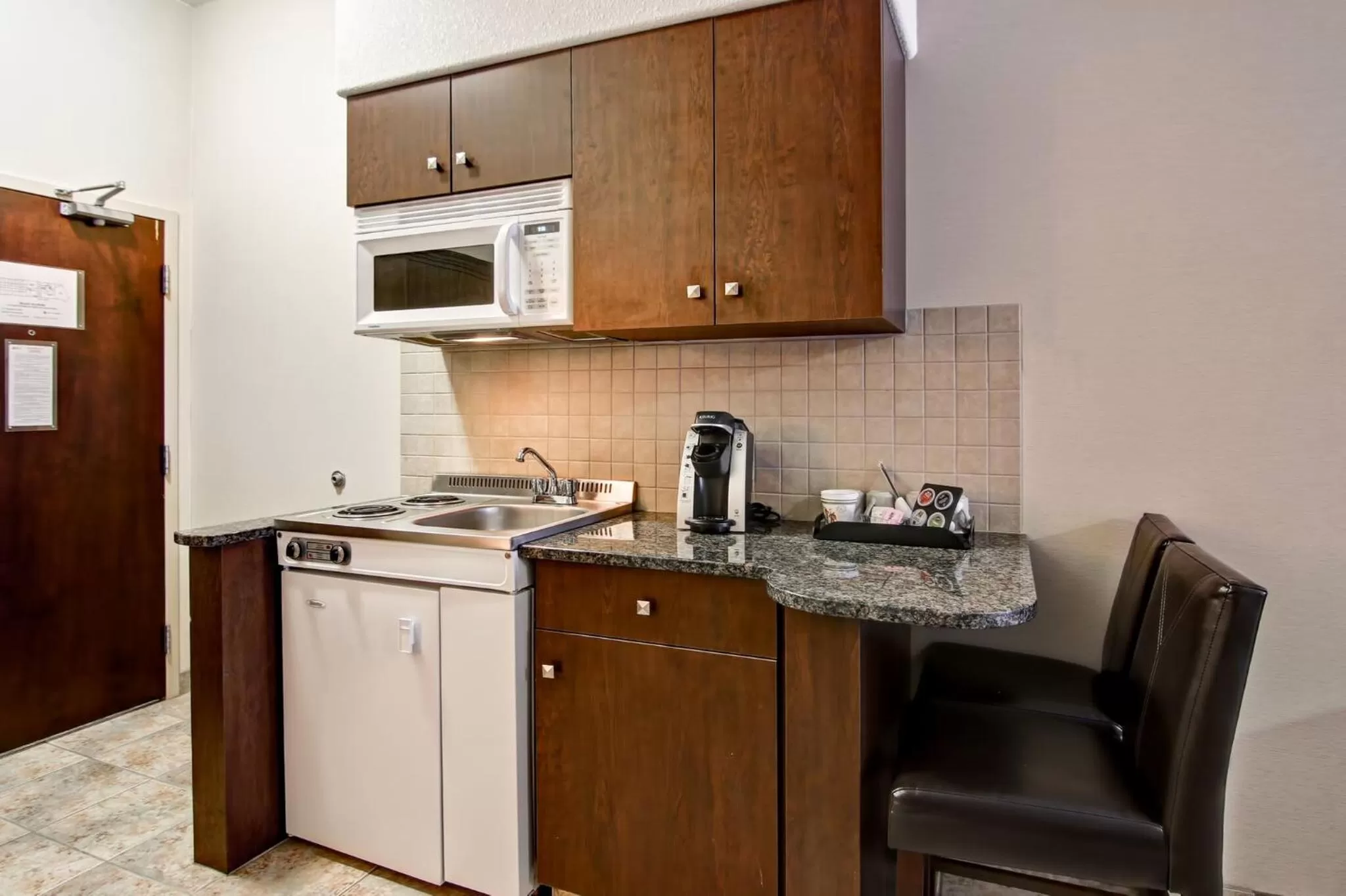 Kitchen or kitchenette in Canalta Camrose