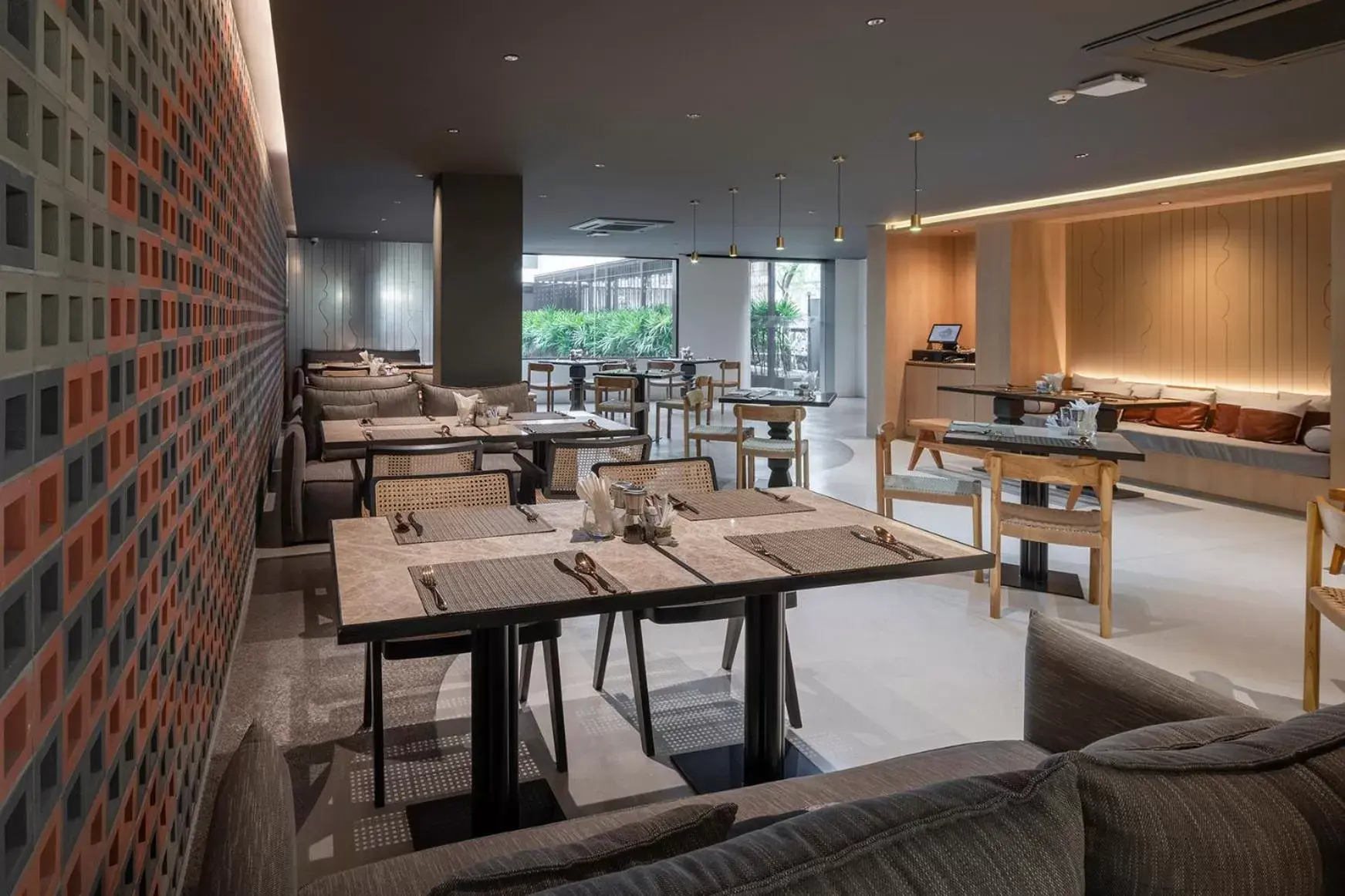 Restaurant/places to eat in Lilit Bang Lumphu Hotel Restaurant/places to eat in Lilit Bang Lumphu Hotel