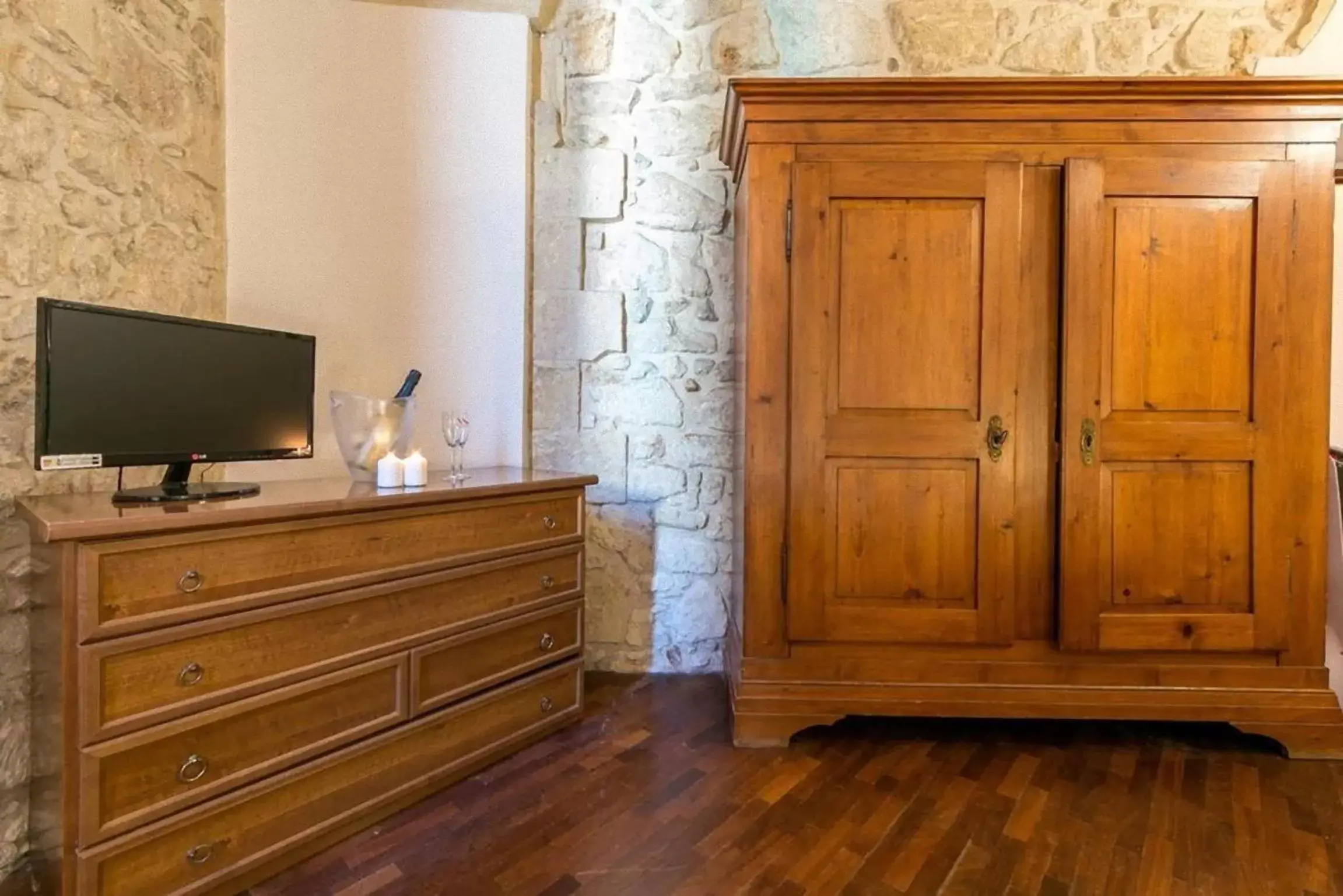 Bedroom, TV/Entertainment Center in Chiesa Greca - SIT Rooms & Apartments