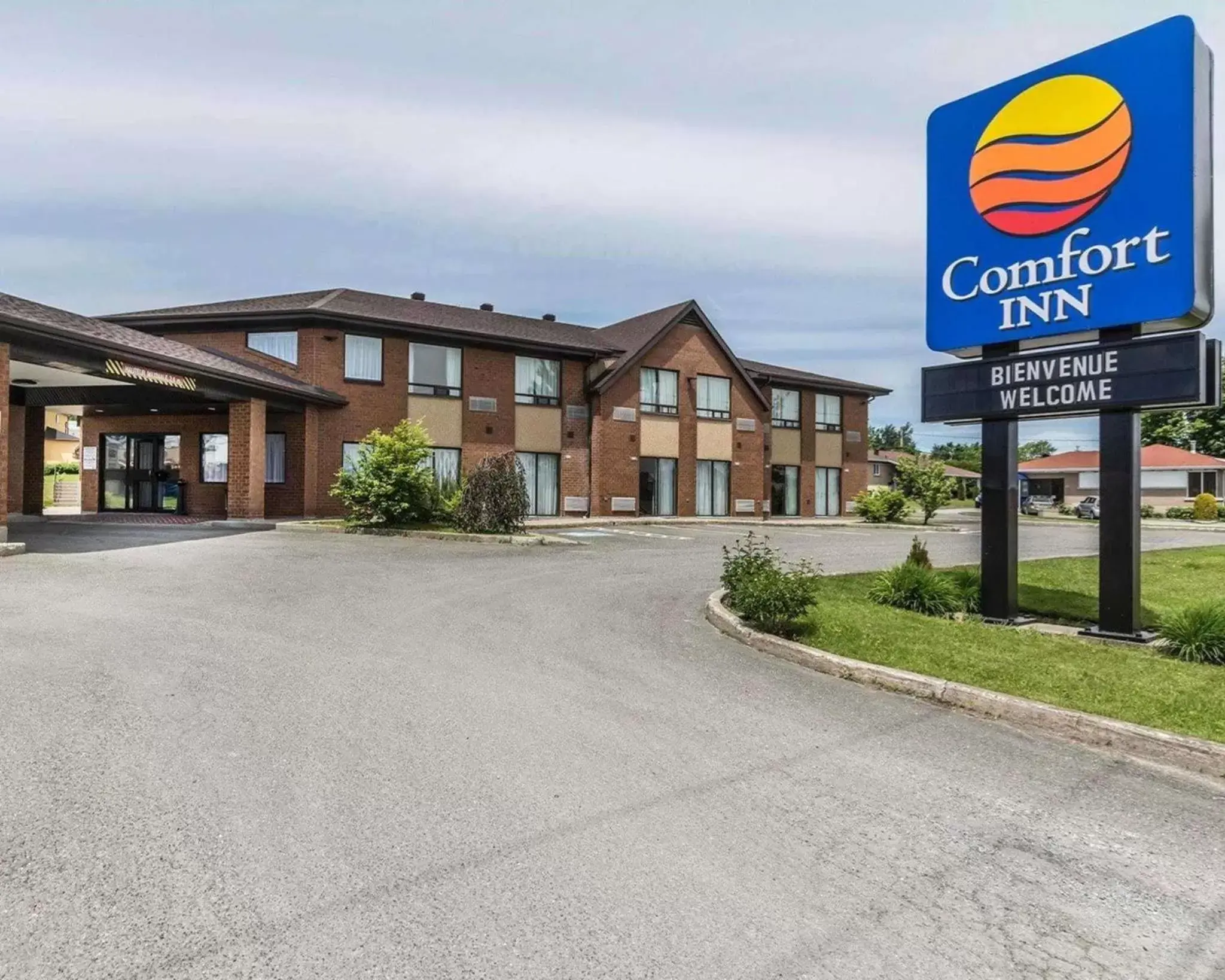 Property building in Comfort Inn Thetford Mines Property building in Comfort Inn Thetford Mines