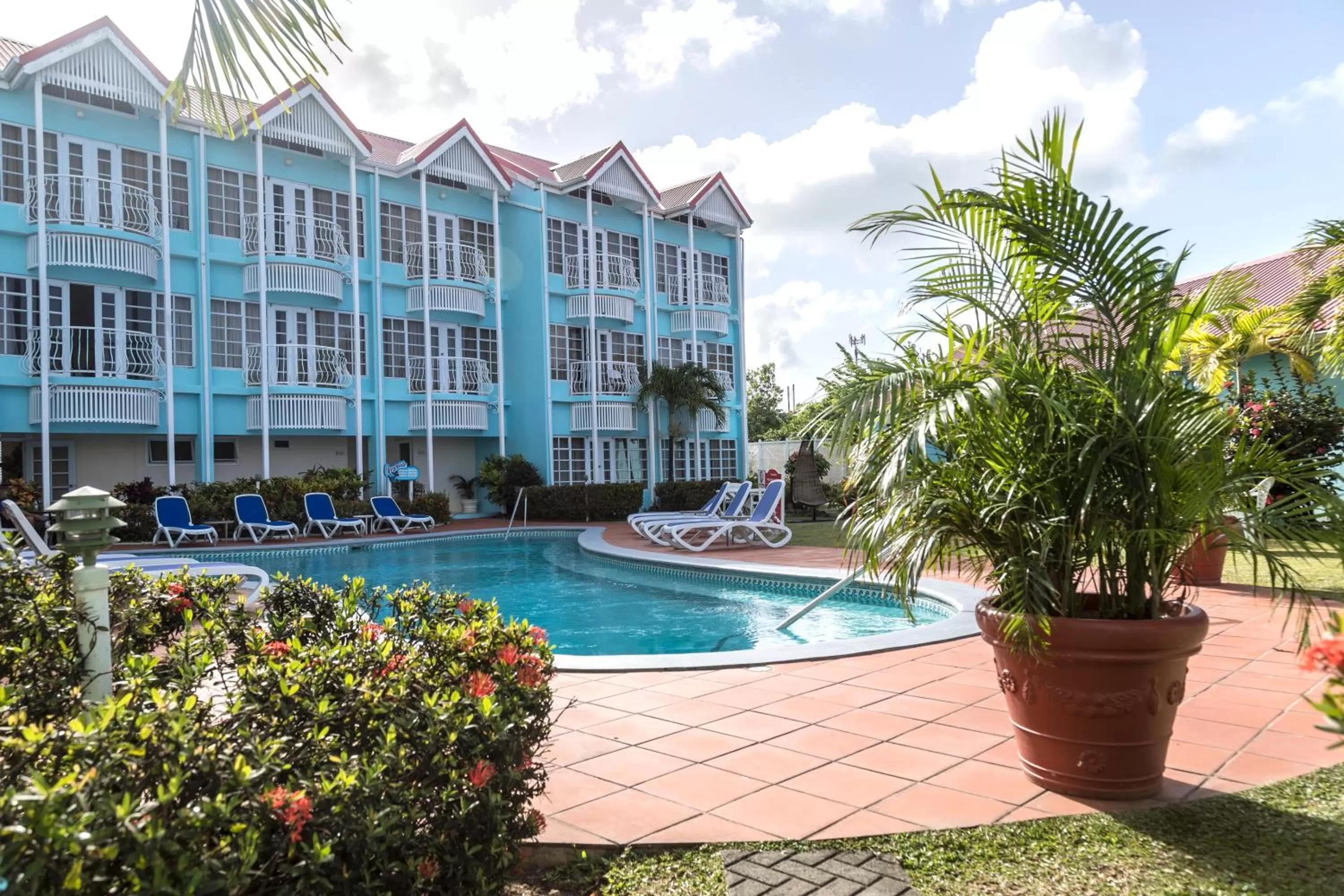 Property building in Bay Gardens Marina Haven