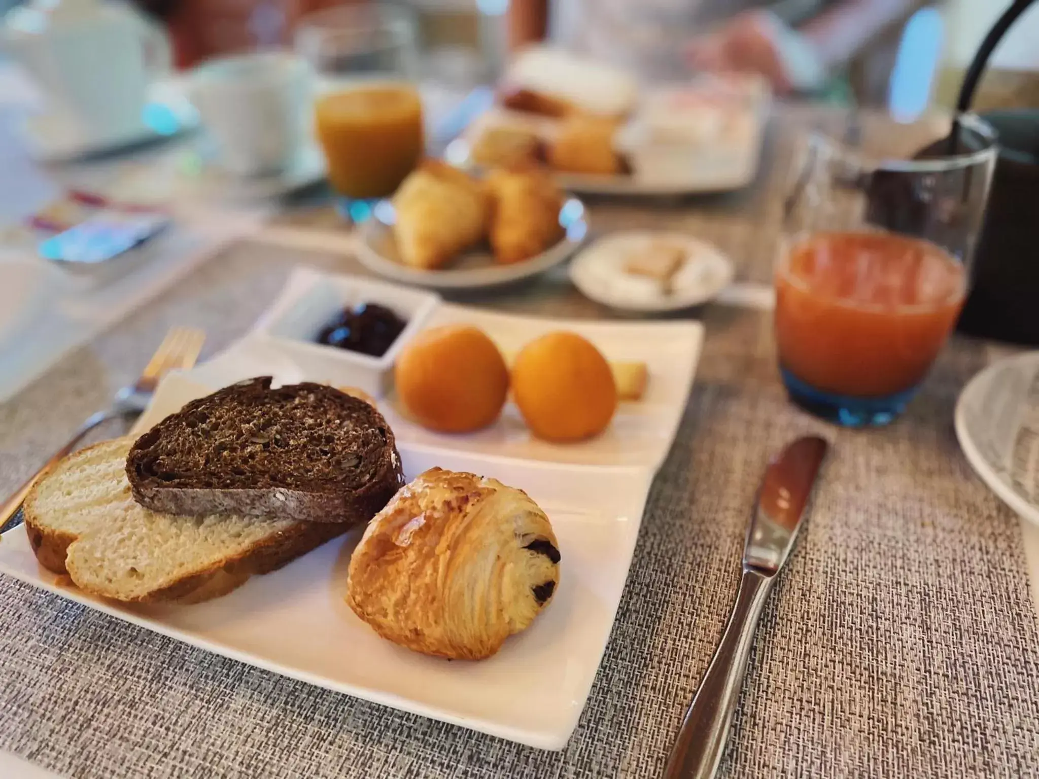 Breakfast in Hôtel La Maison du Prussien