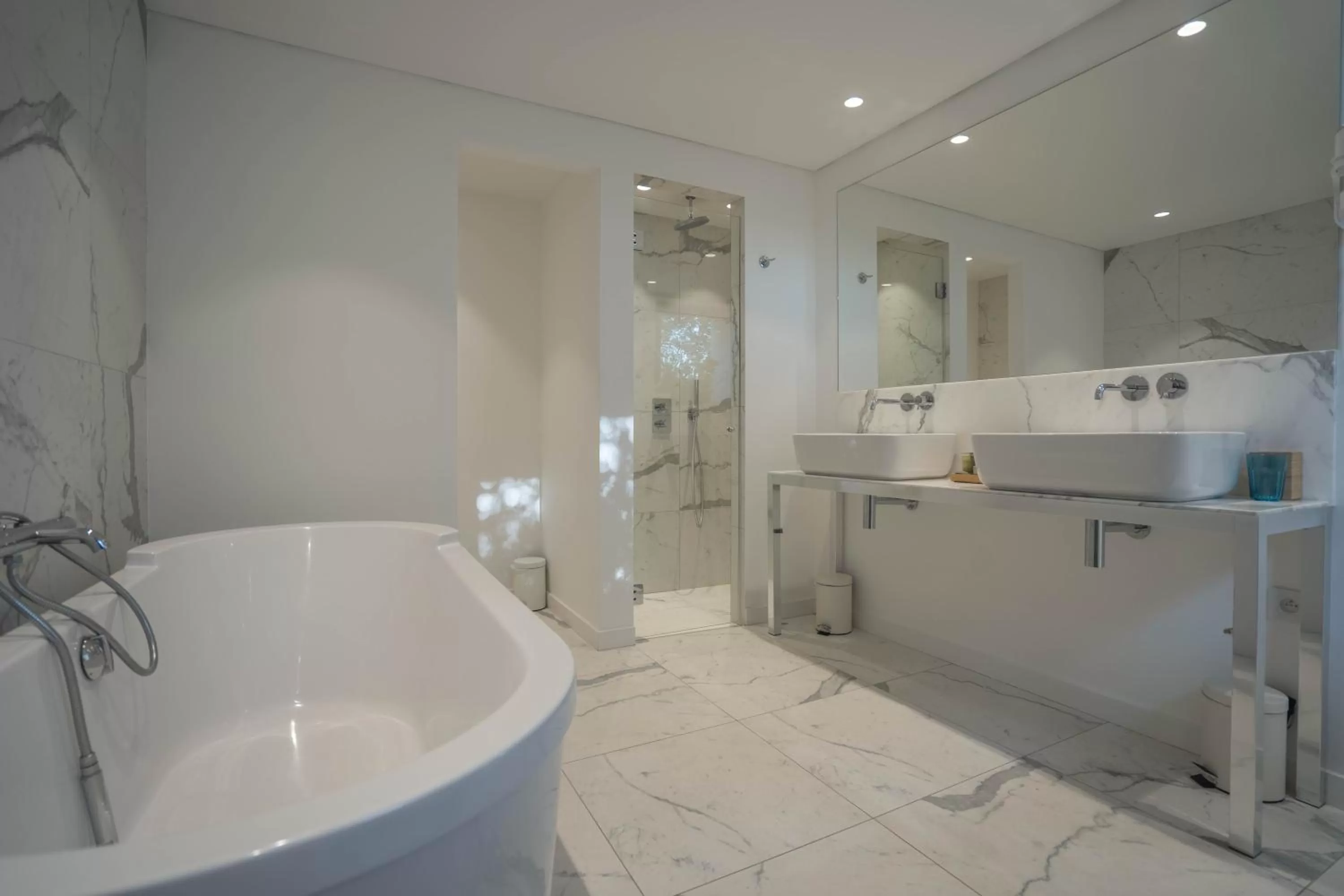 Shower in Hotel le Mandala