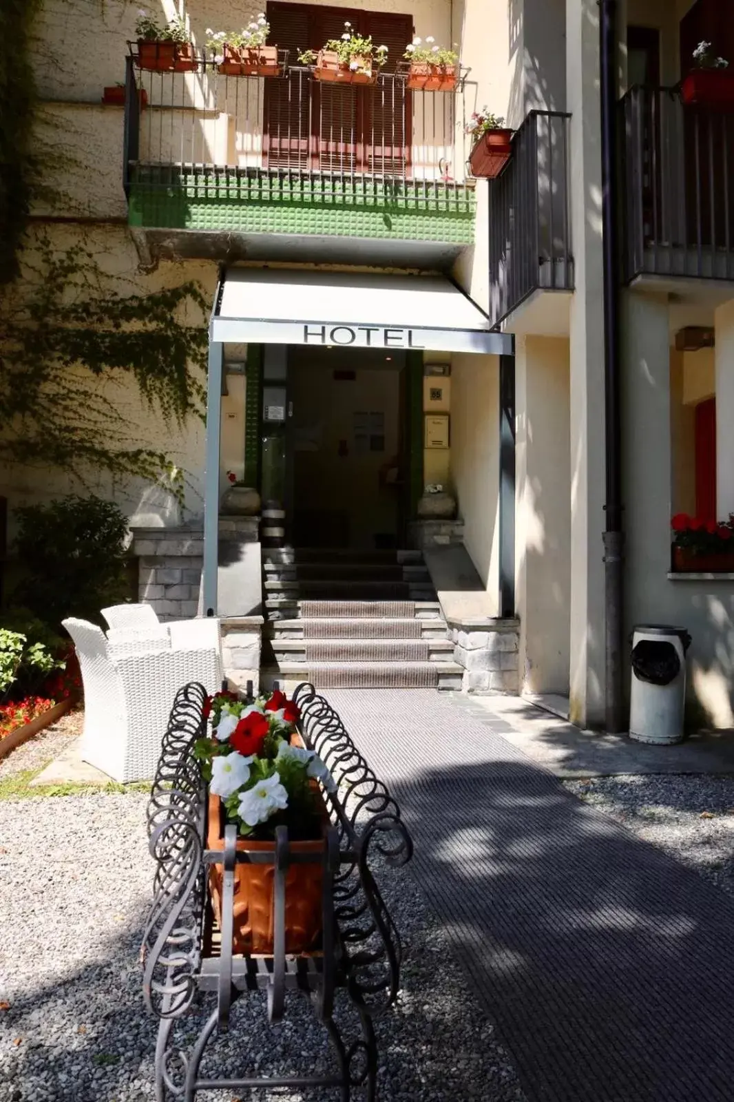 Facade/entrance in Country Hotel Le Querce