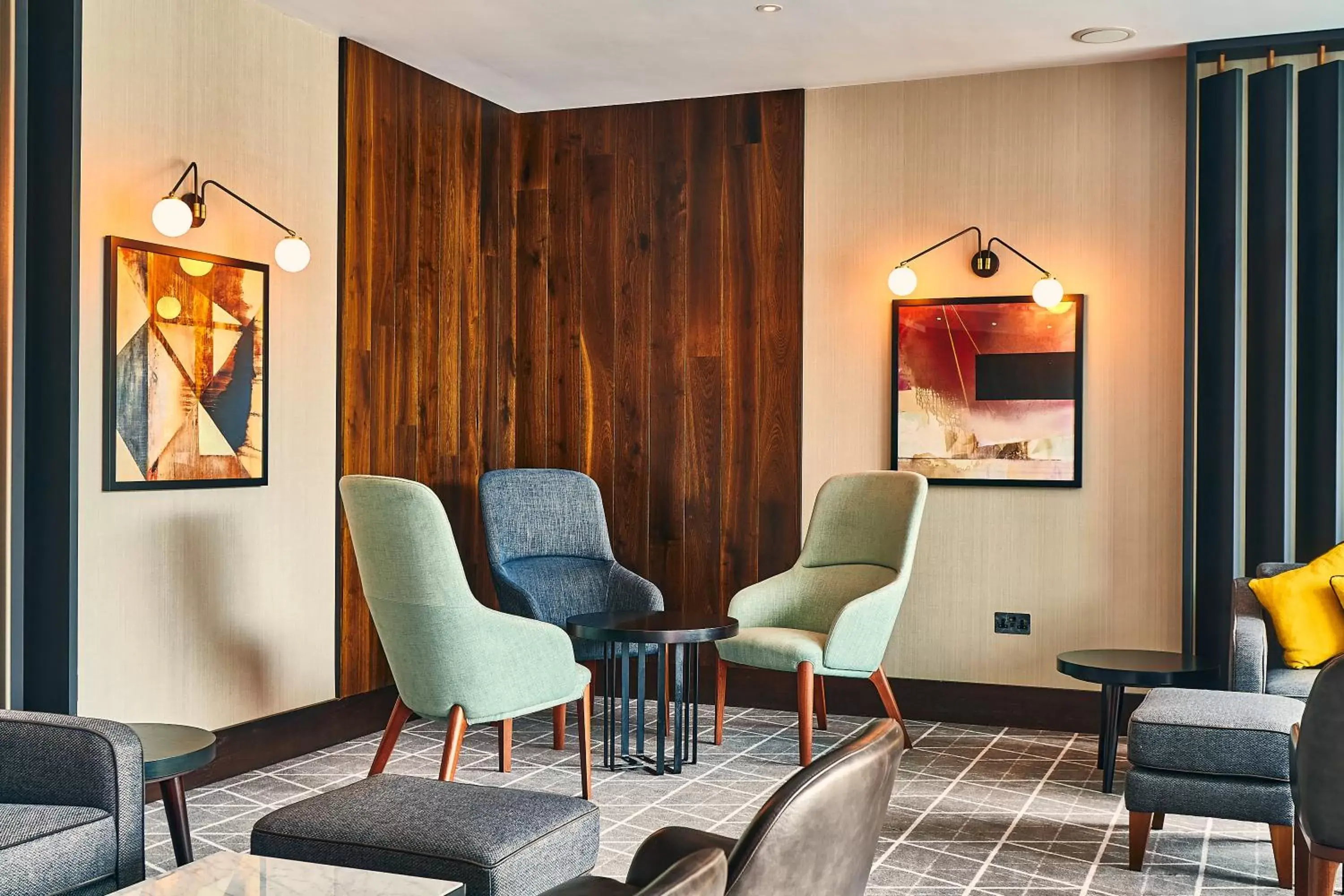 Lobby or reception, Seating Area in Crowne Plaza Marlow, an IHG Hotel