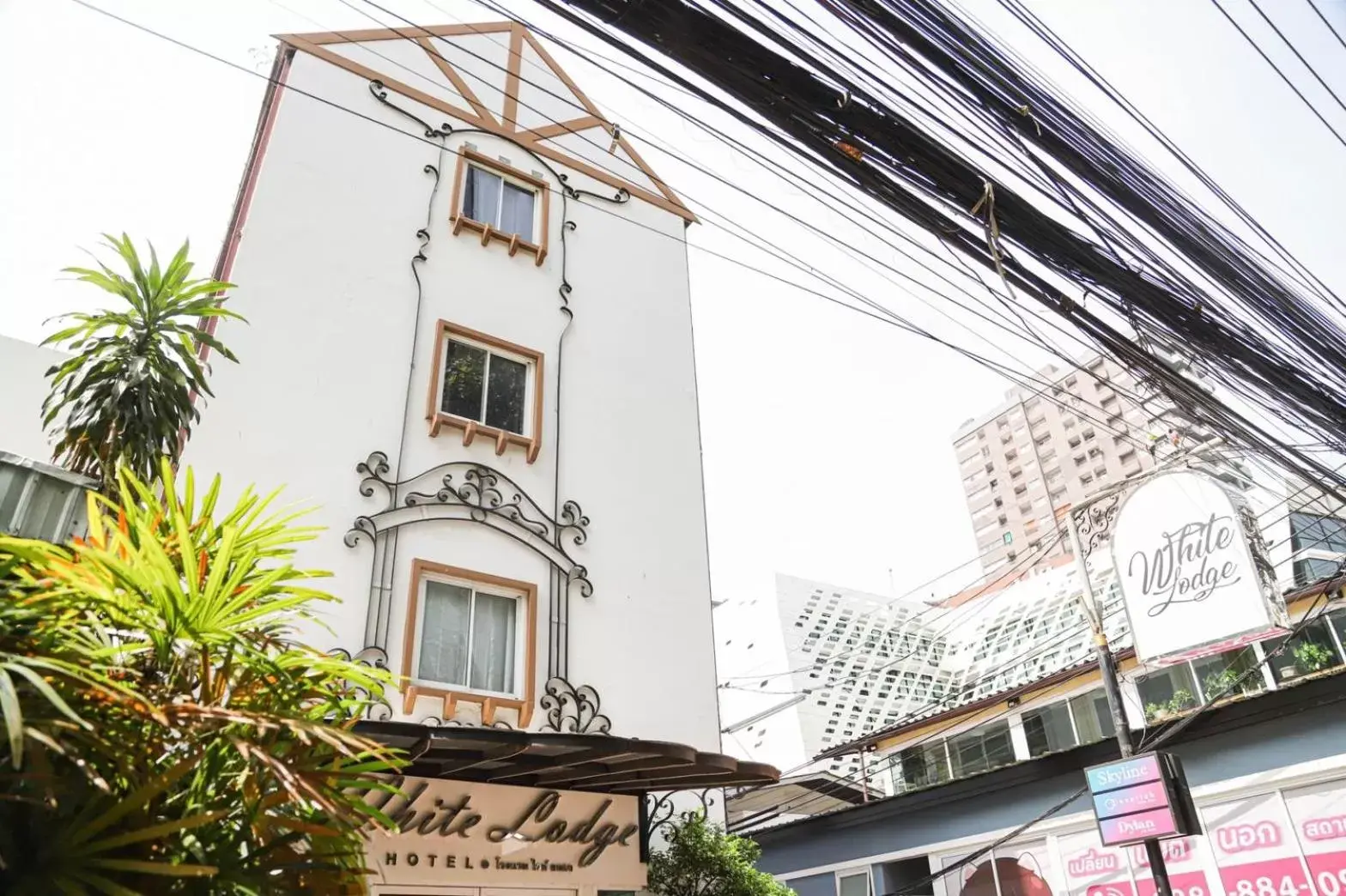 Property Building in White Lodge Hotel Bangkok