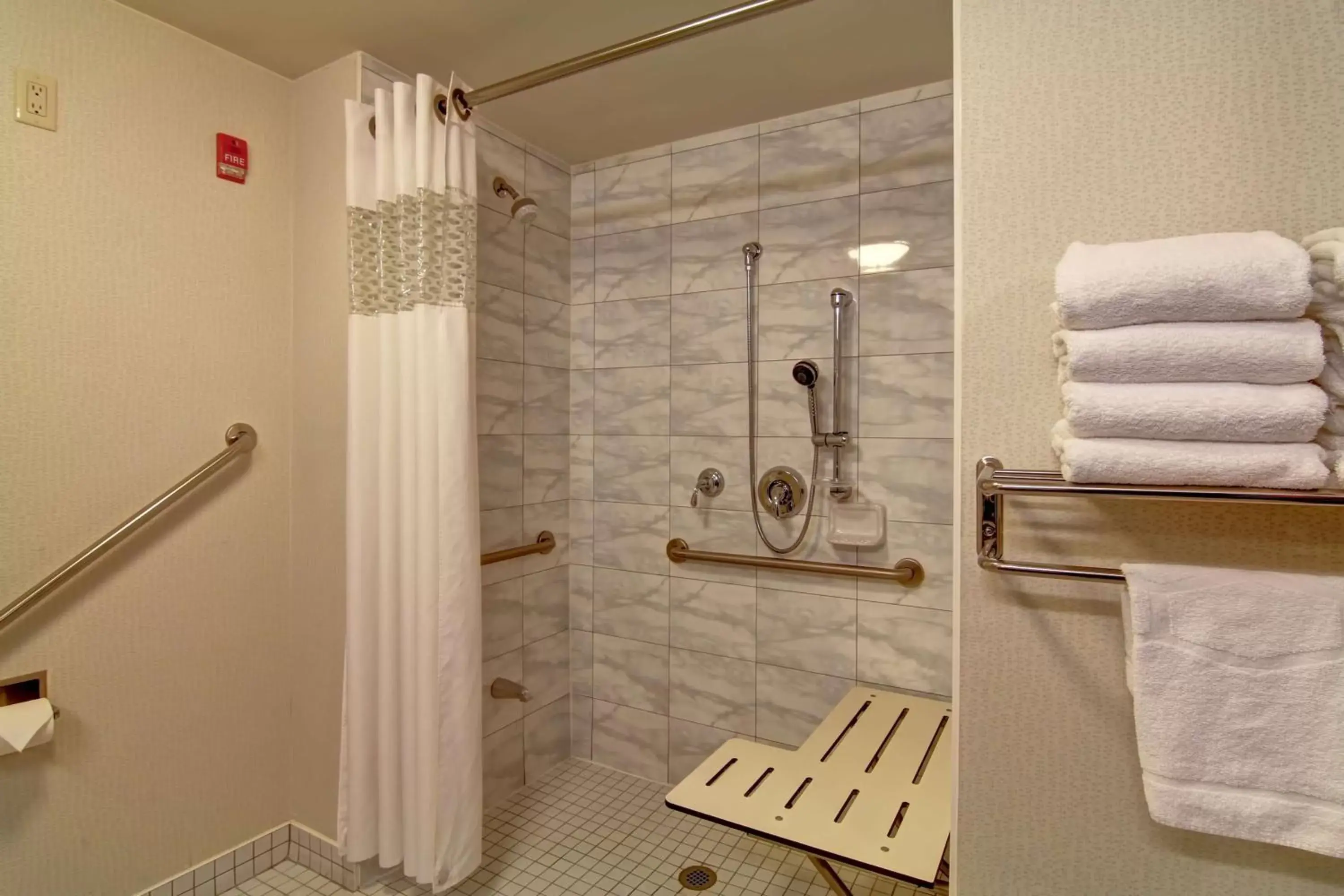 Bathroom in Hampton Inn by Hilton Toronto Airport Corporate Centre