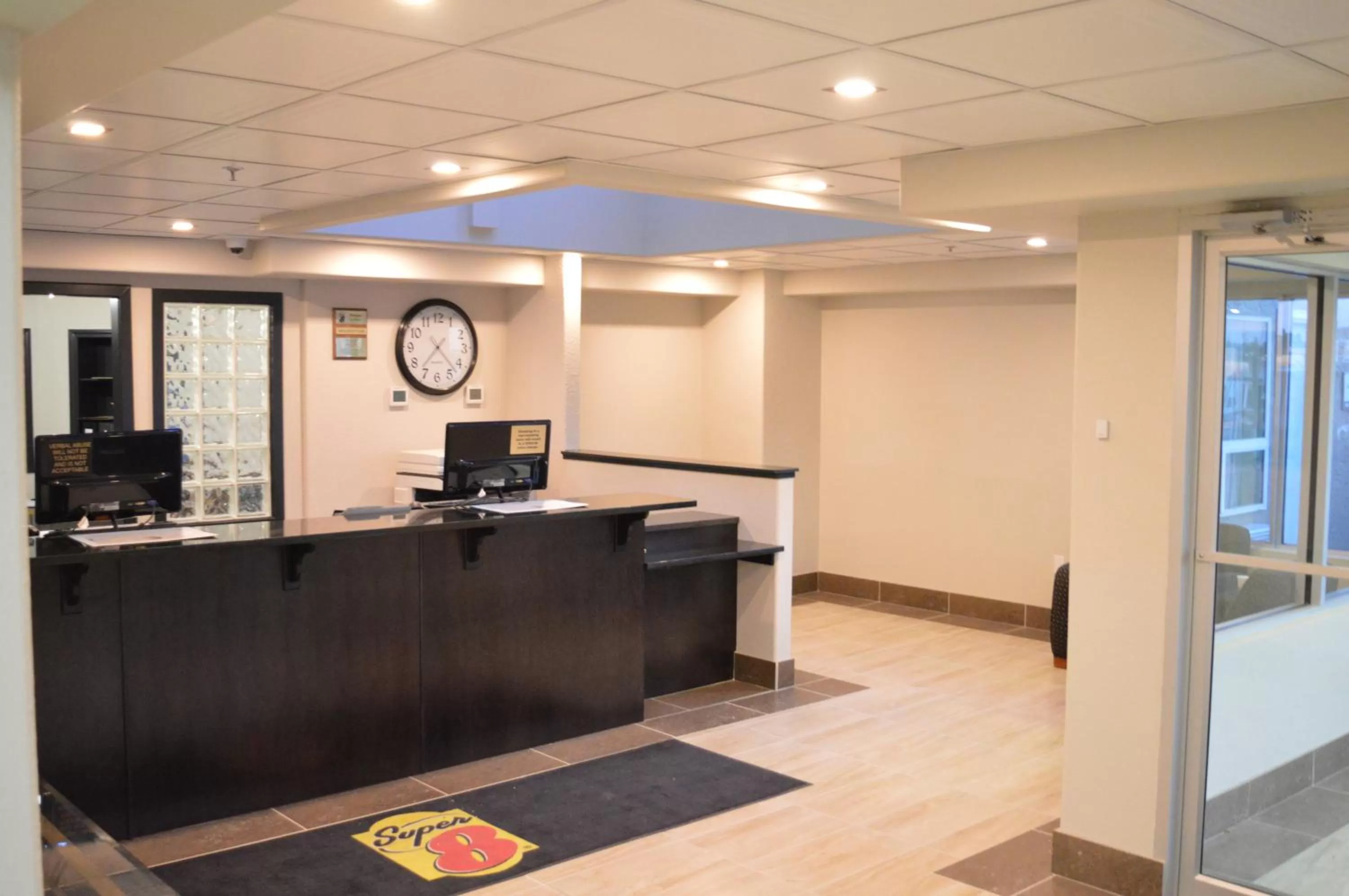 Lobby or reception in Super 8 by Wyndham Grande Prairie