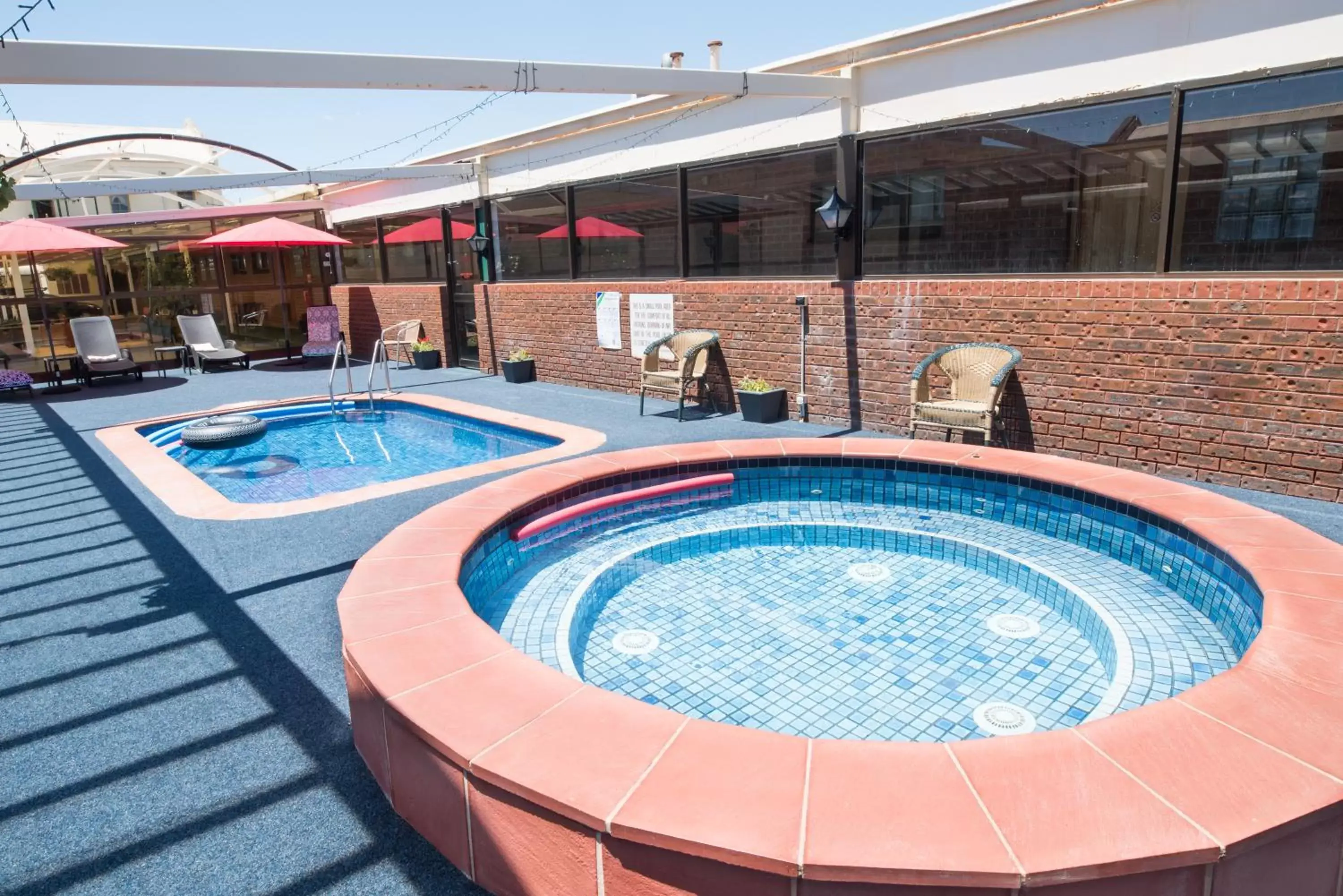 Swimming Pool in Elm Court Motel
