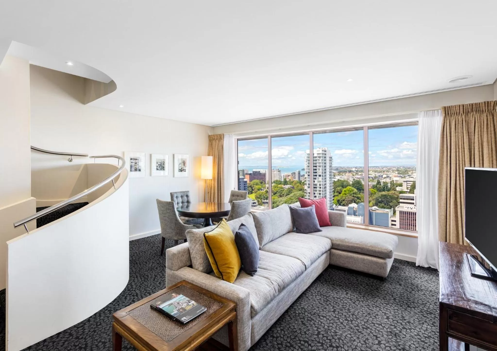 Living room in Crowne Plaza Auckland by IHG