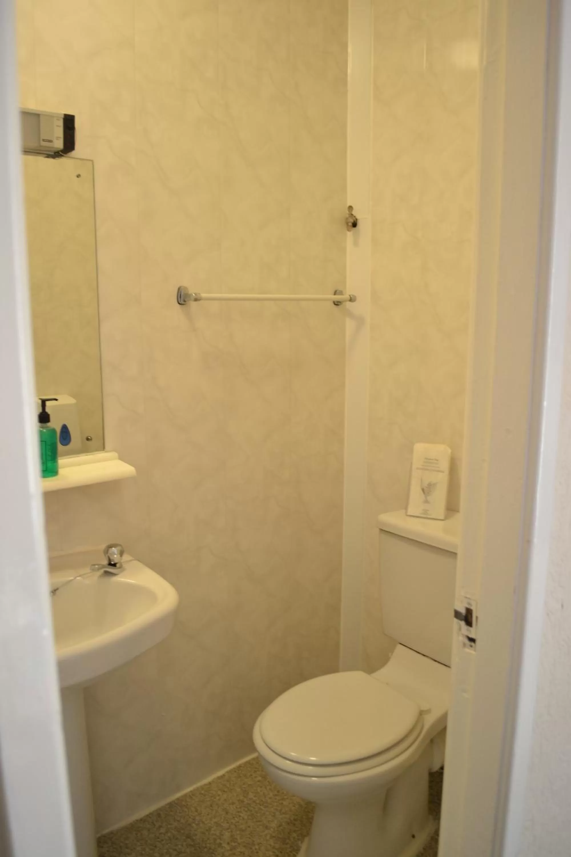 Bathroom in Lucena Hotel