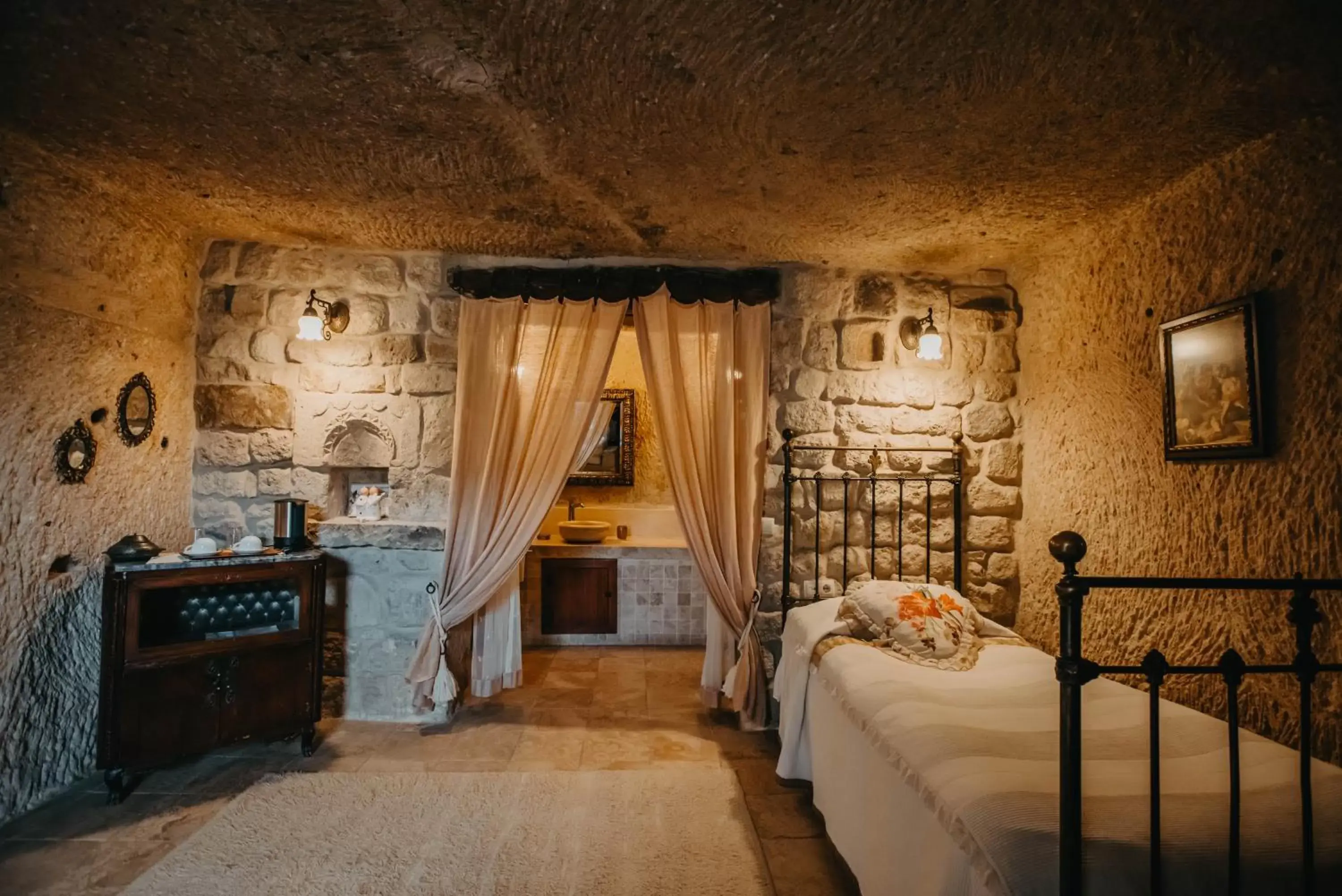 Bed in Melekler Evi Cave Hotel