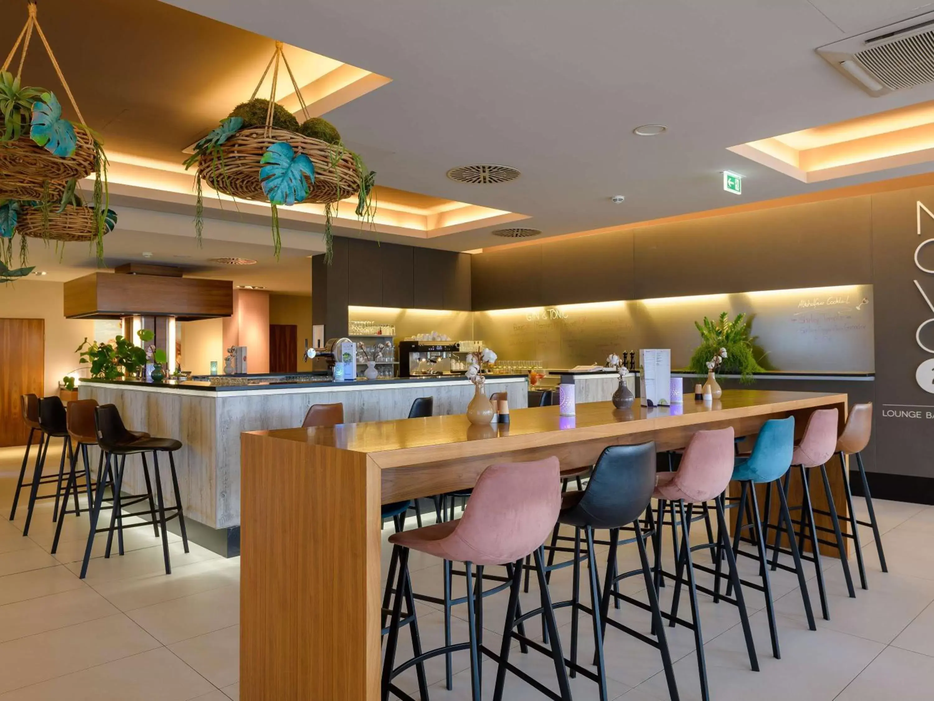 Lounge or bar, Restaurant/Places to Eat in Novotel Nurnberg AM Messezentrum