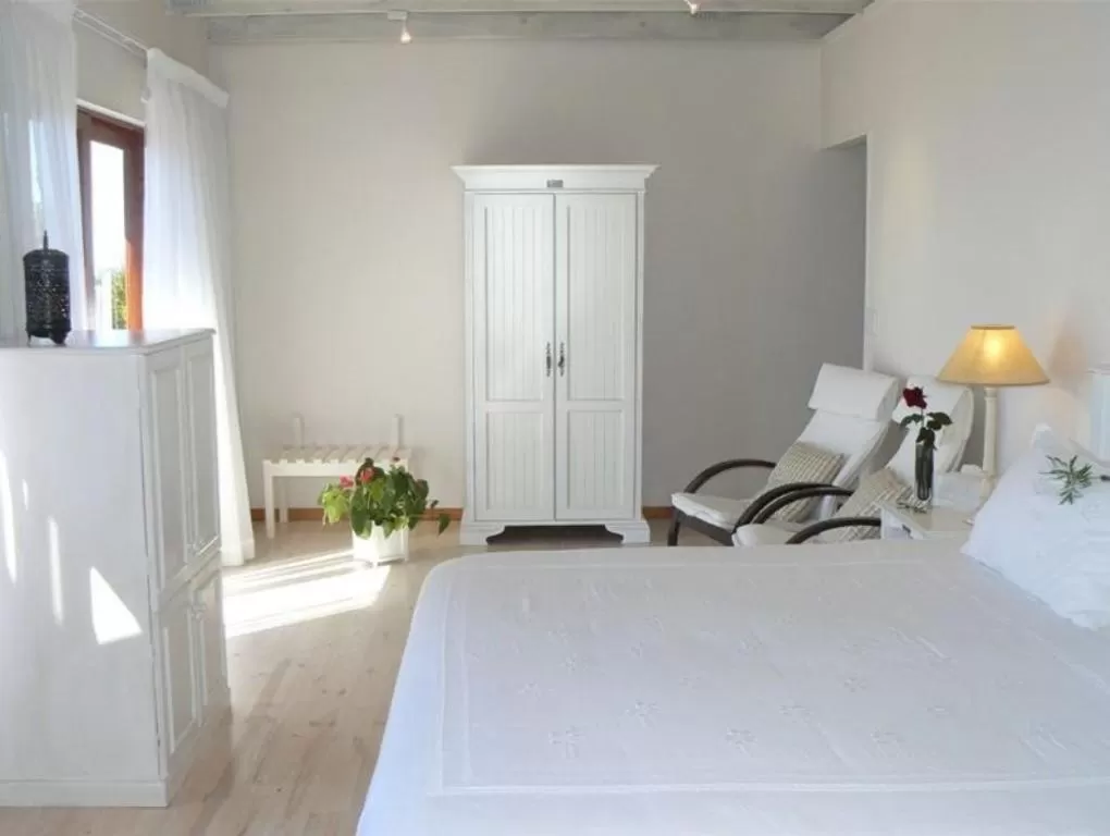 Bedroom, Bed in Panoramic Blue B&B