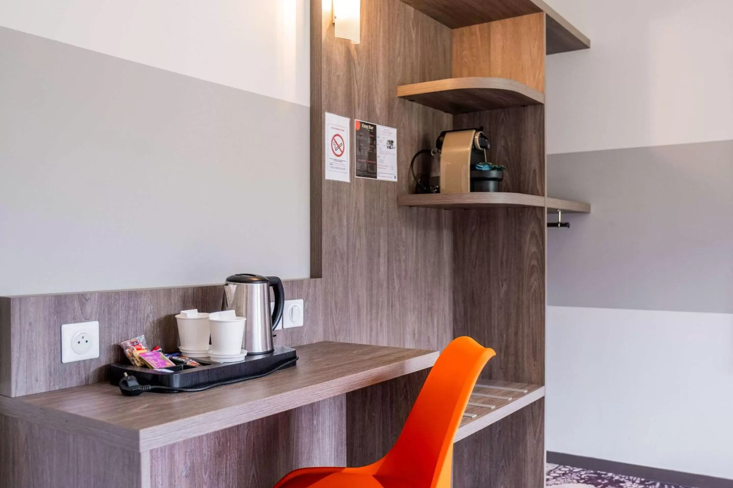 Photo of the whole room in Best Western Hôtel Agen Le Passage, Agen Sud Photo of the whole room in Best Western Hôtel Agen Le Passage, Agen Sud