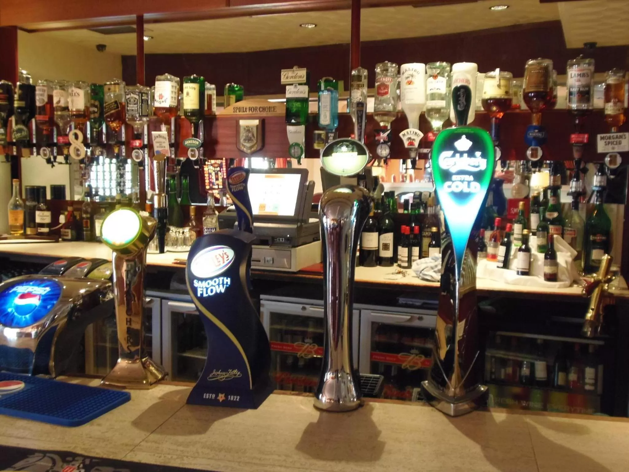 Lounge or bar in Lakeside International Hotel