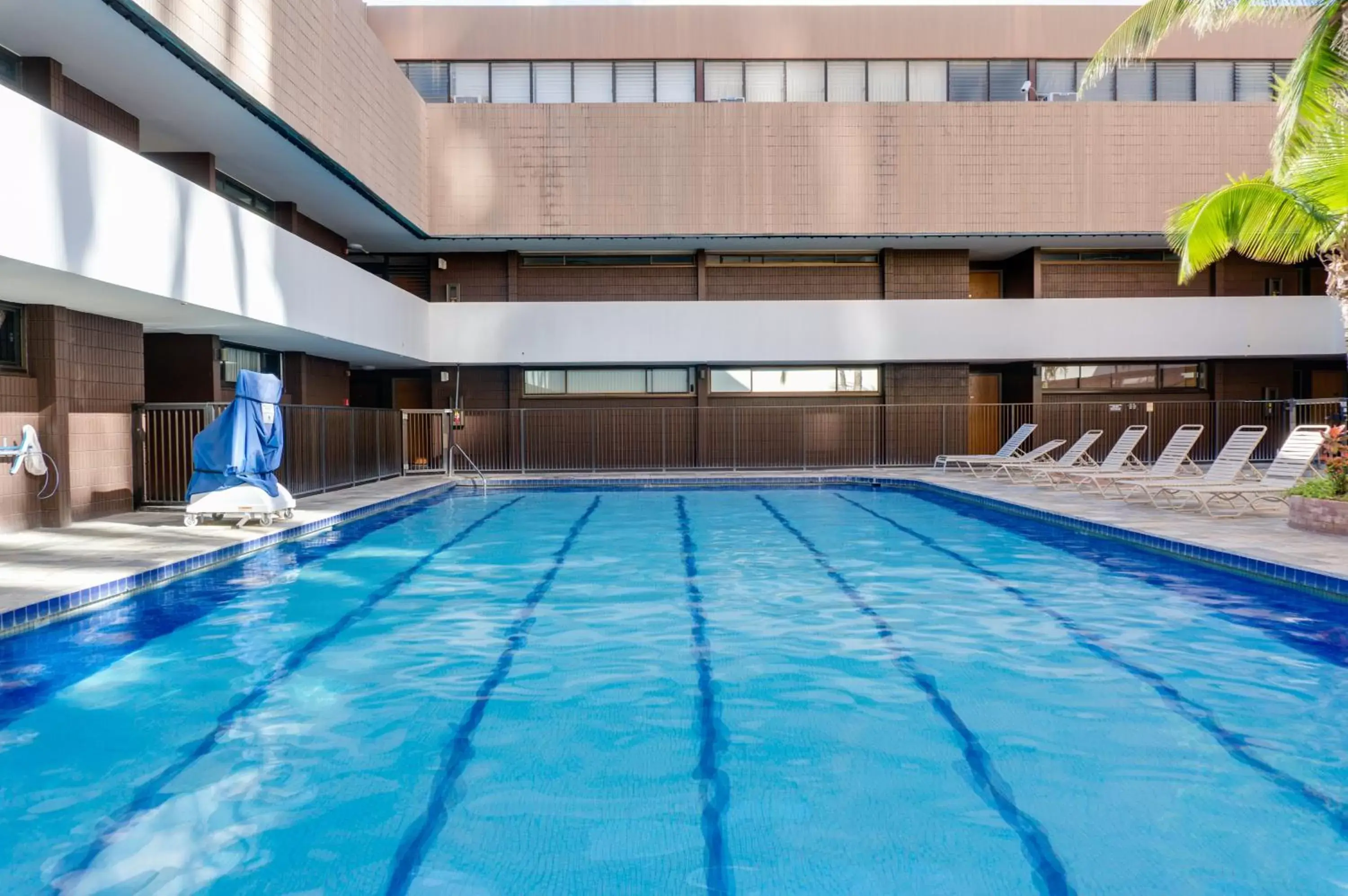Swimming Pool in Aston at the Executive Centre Hotel