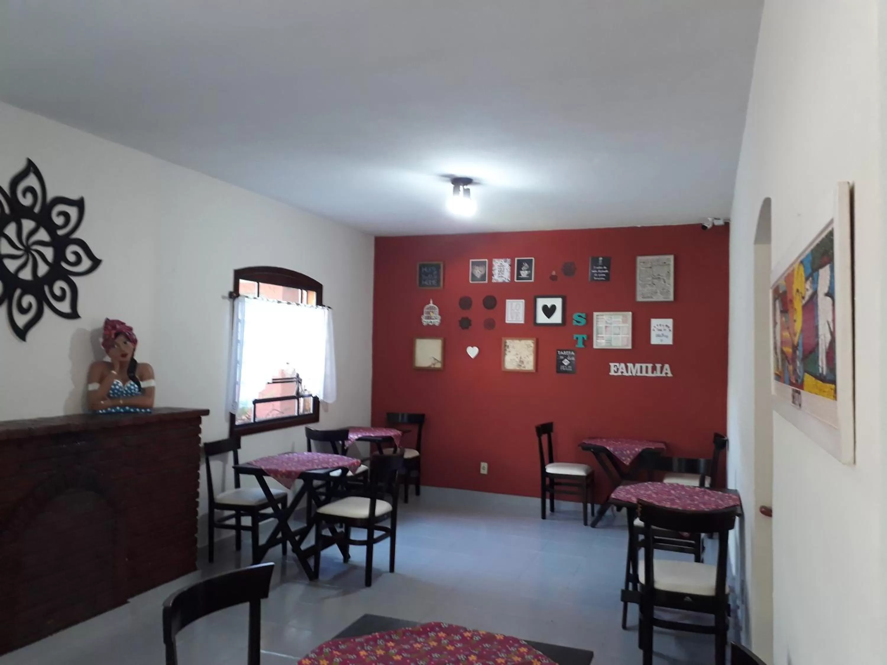 Restaurant/Places to Eat in Pousada Sta Helena