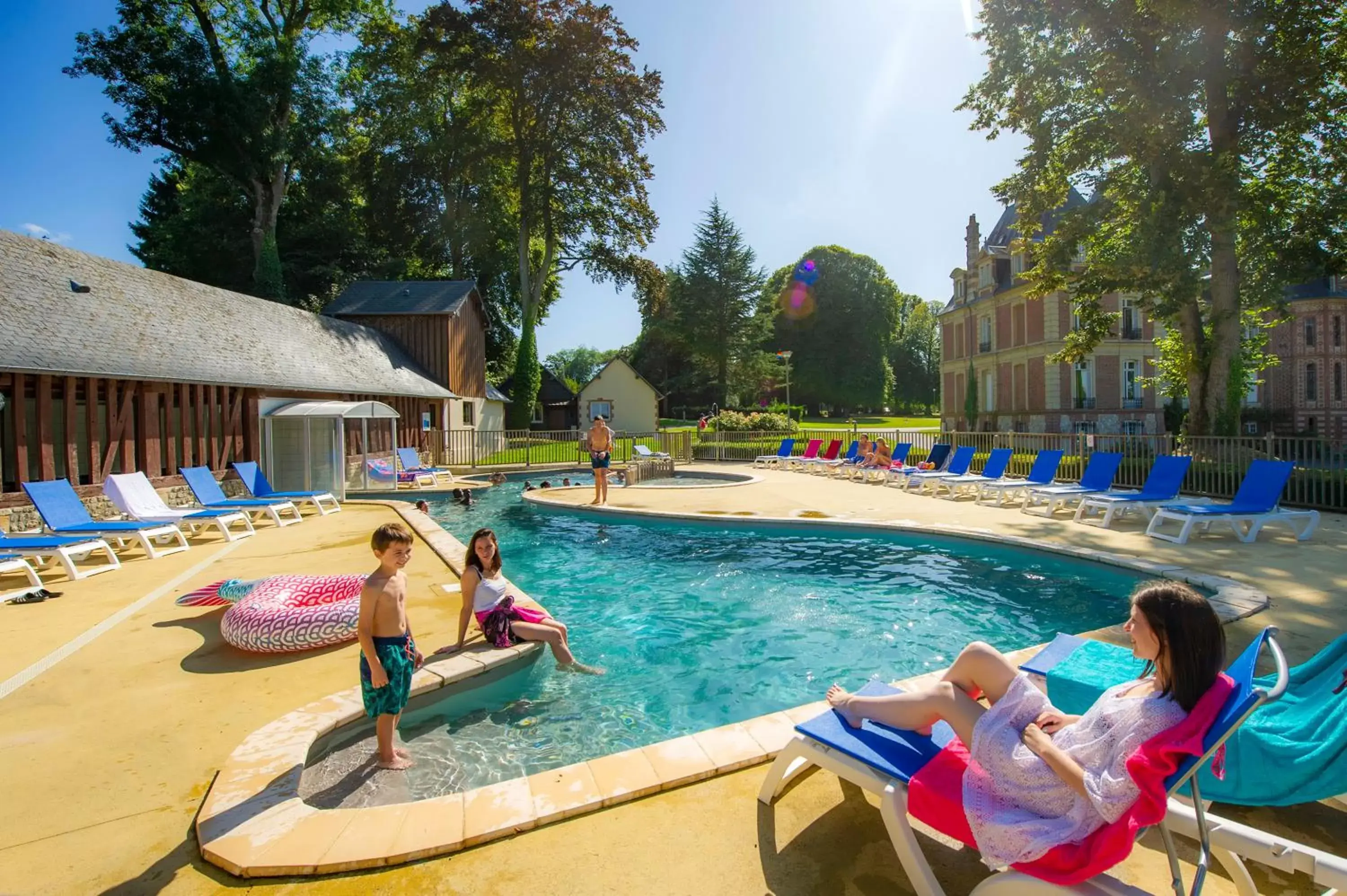 Garden, Swimming Pool in Goélia Résidence Du Parc