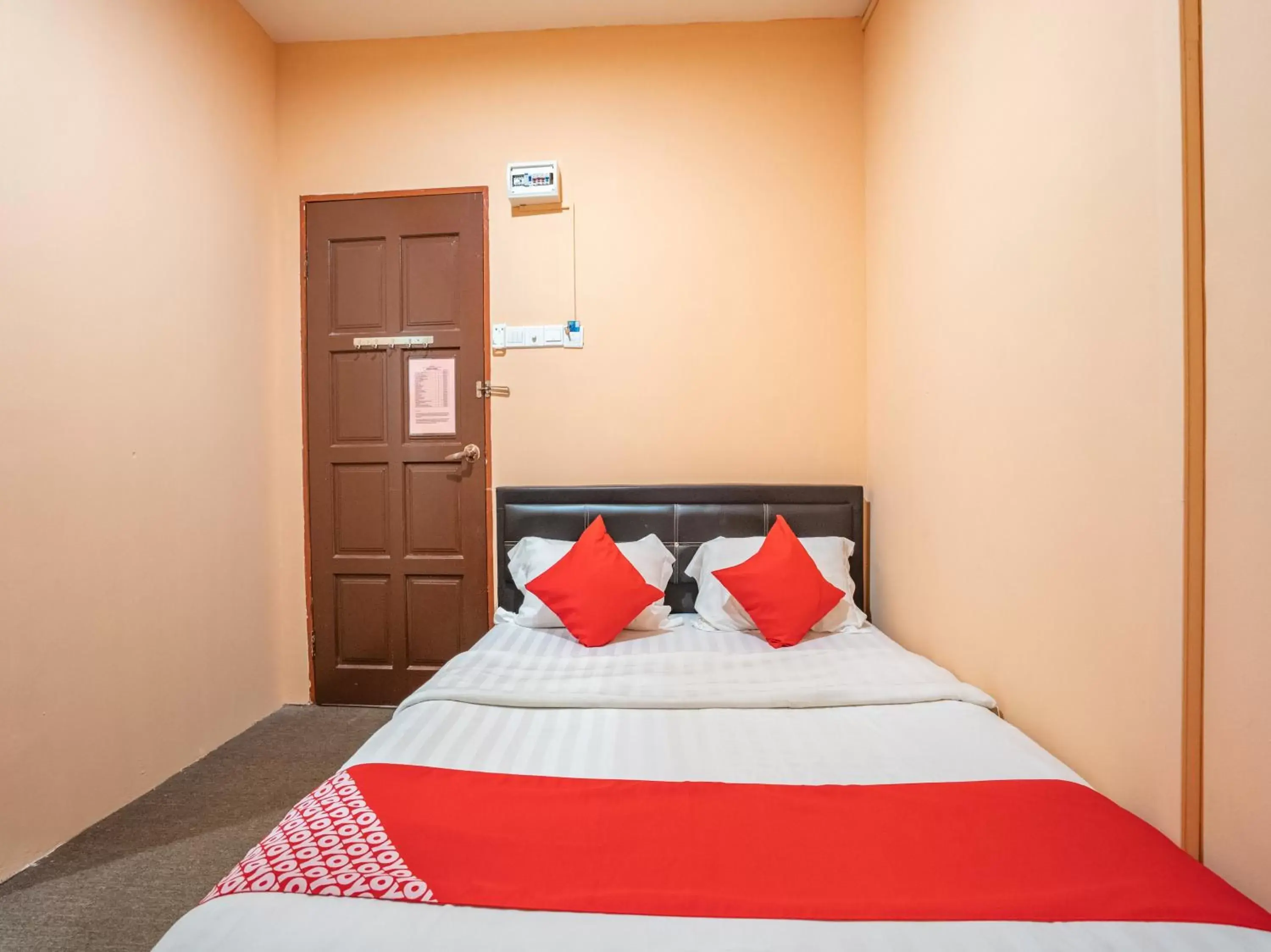 Bedroom, Bed in OYO 89328 Sz Hotel