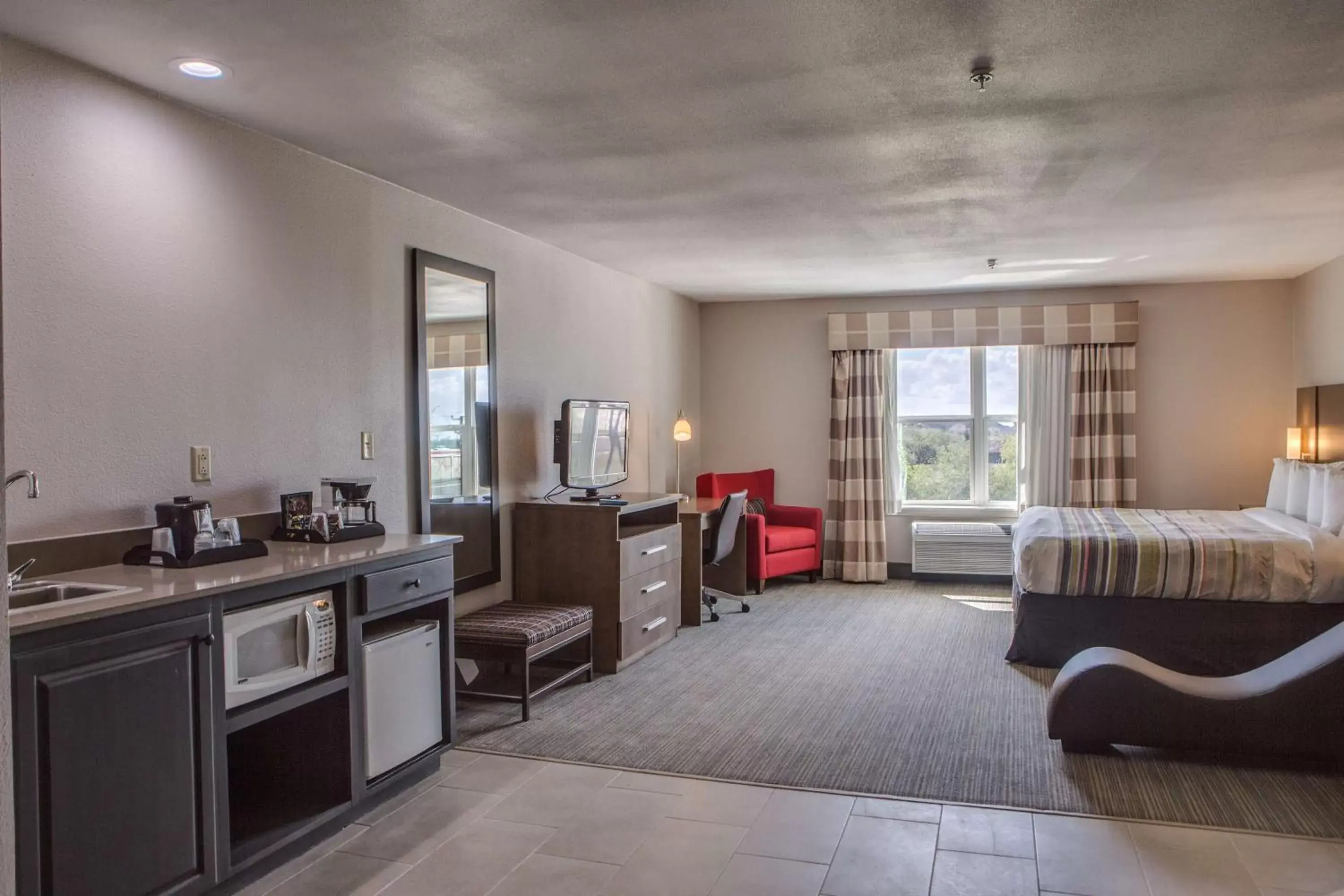Photo of the whole room, Kitchen/Kitchenette in Country Inn & Suites by Radisson, Harlingen, TX