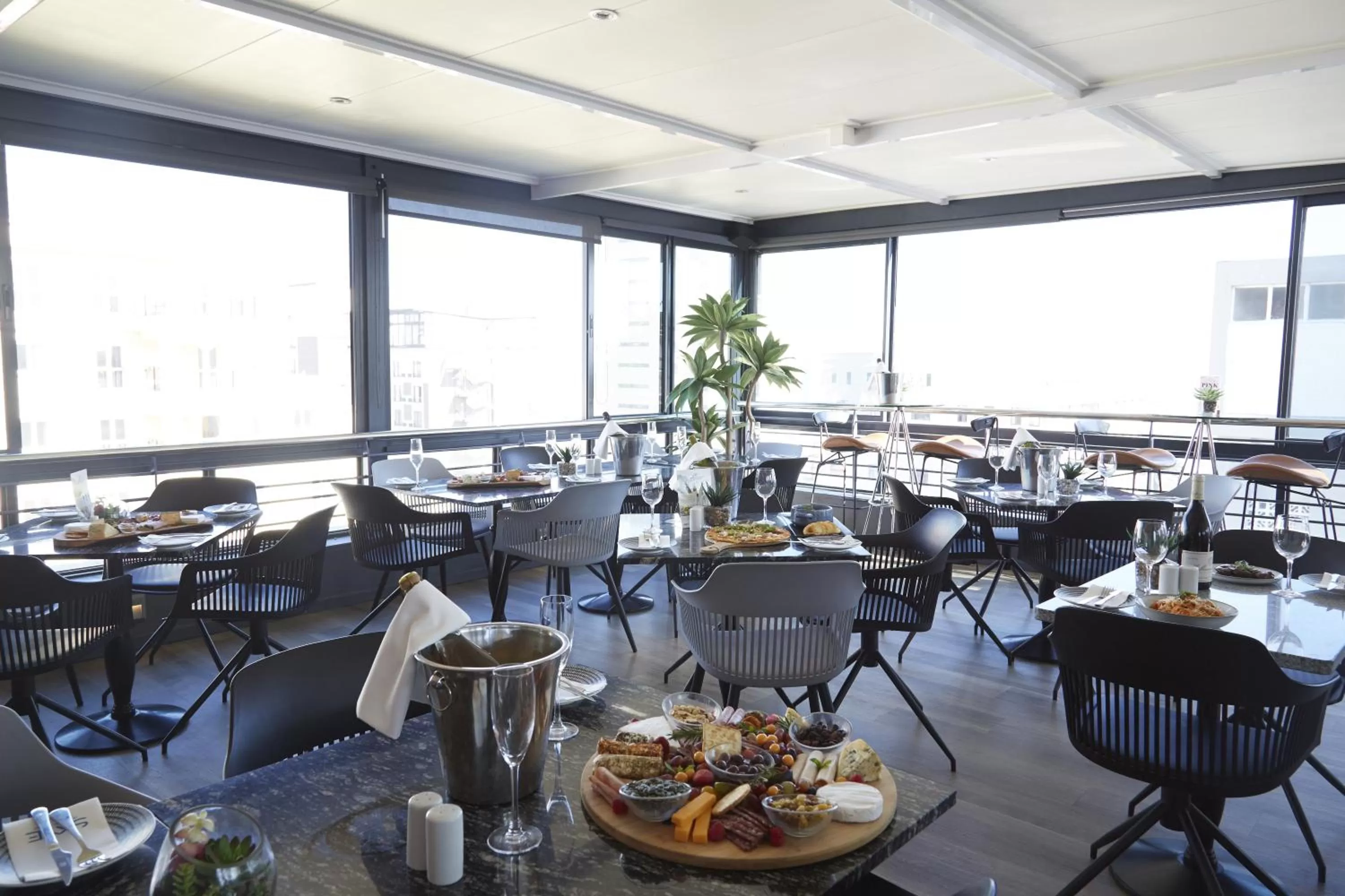 Restaurant/places to eat in The Hyde All Suite Hotel