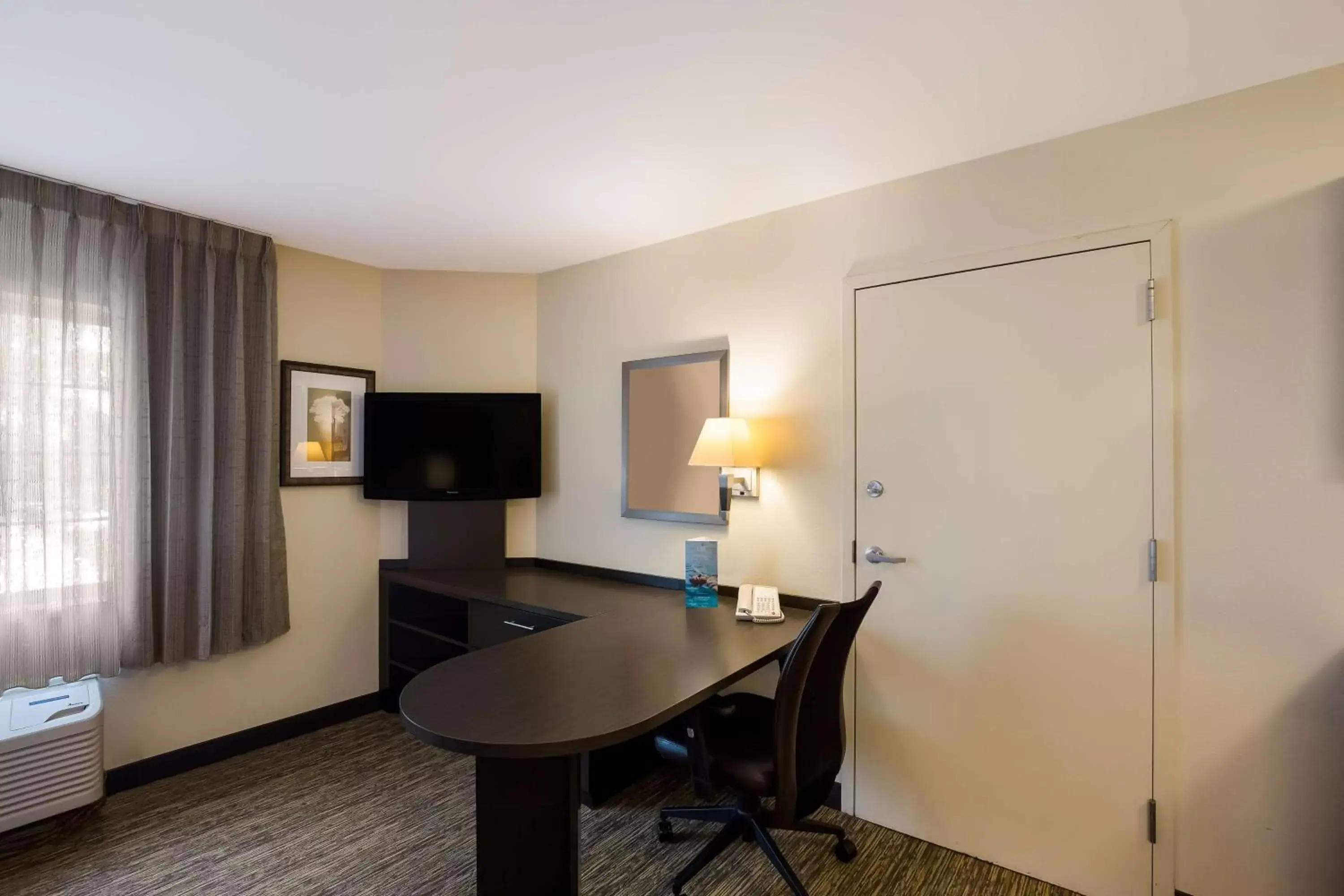 Photo of the whole room in Sonesta Simply Suites St Louis Earth City