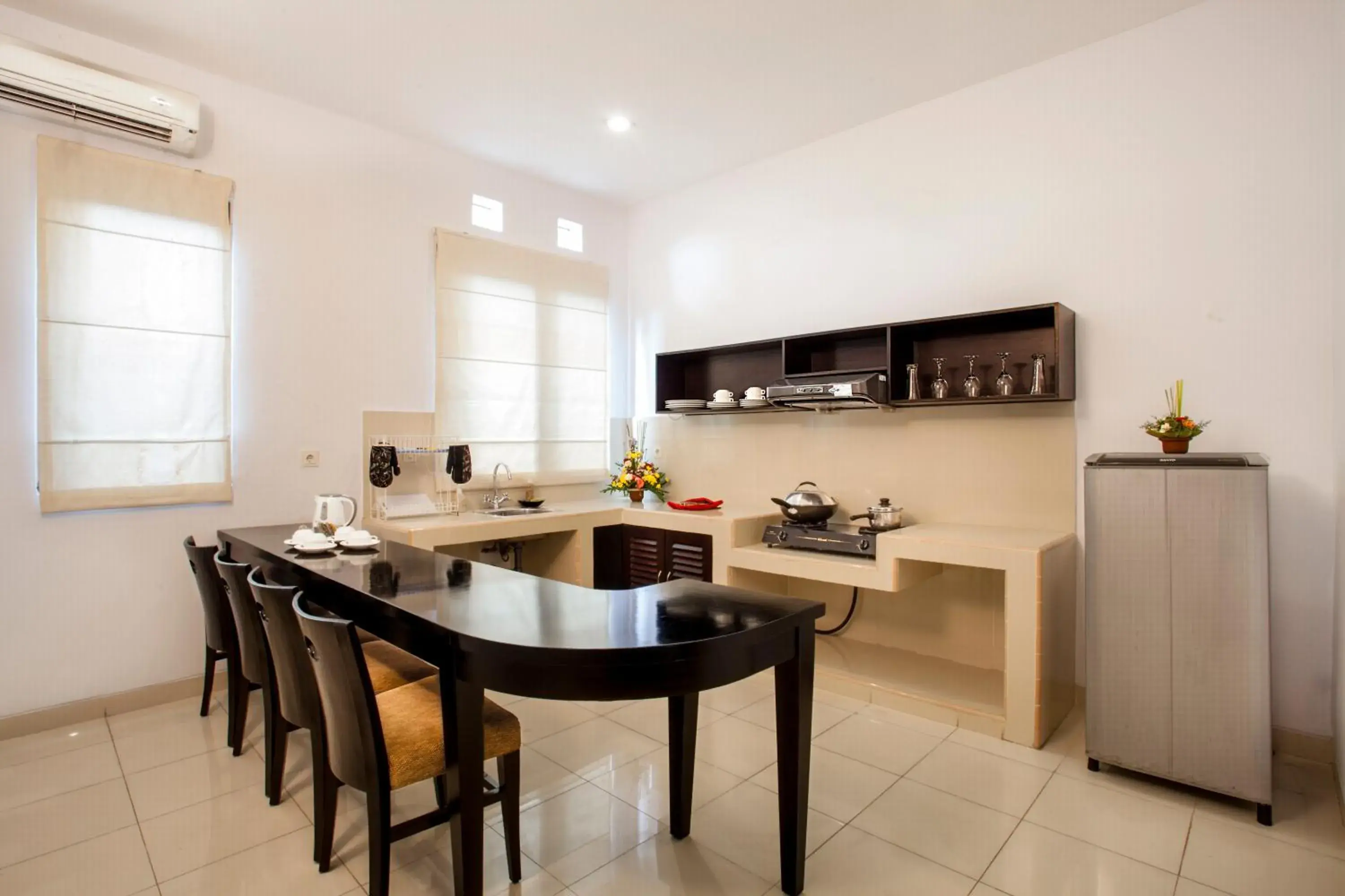 Kitchen or kitchenette, Kitchen/Kitchenette in The Radiant Hotel & Spa