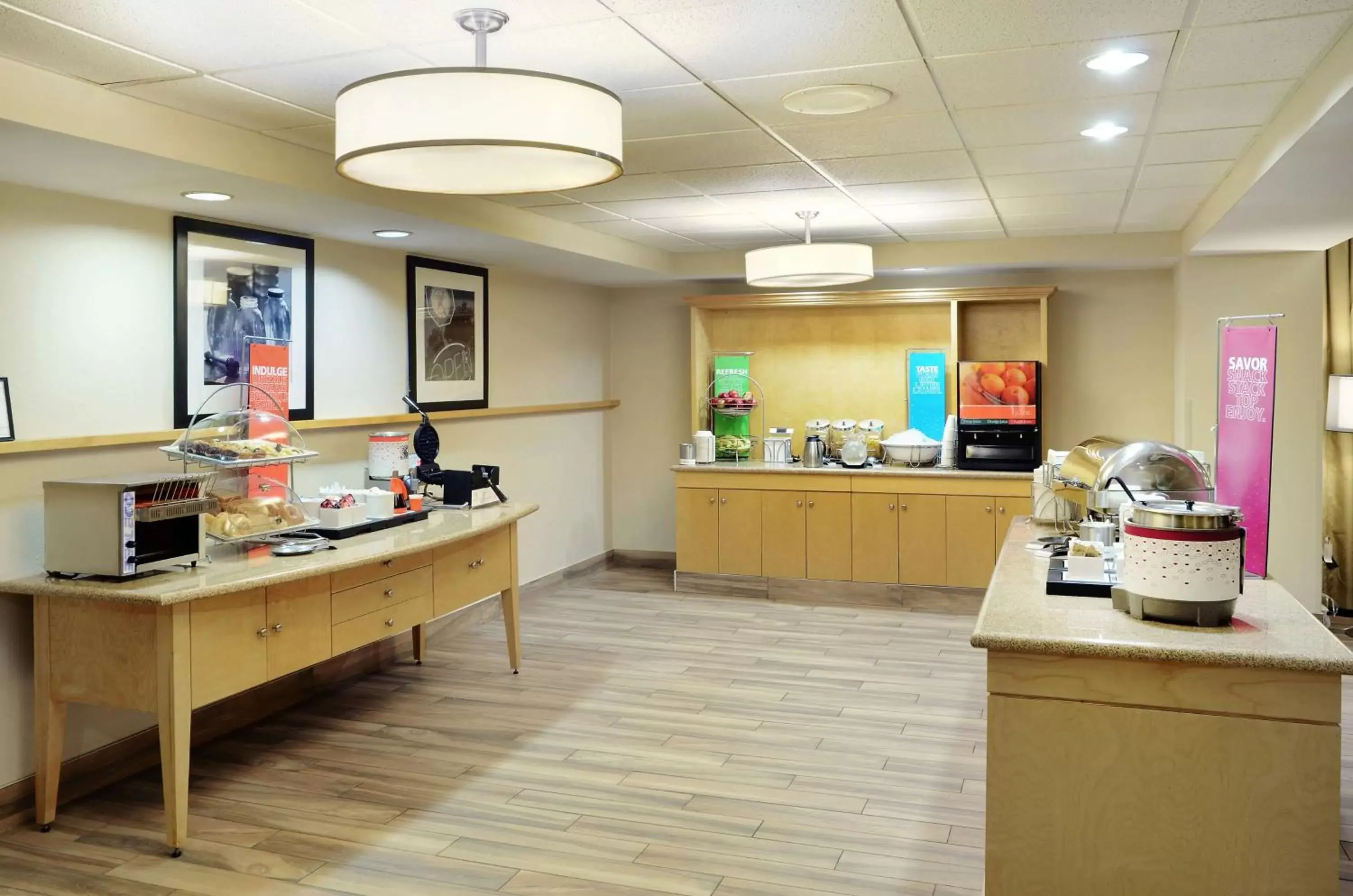 Dining area, Restaurant/Places to Eat in Hampton Inn & Suites Saint John