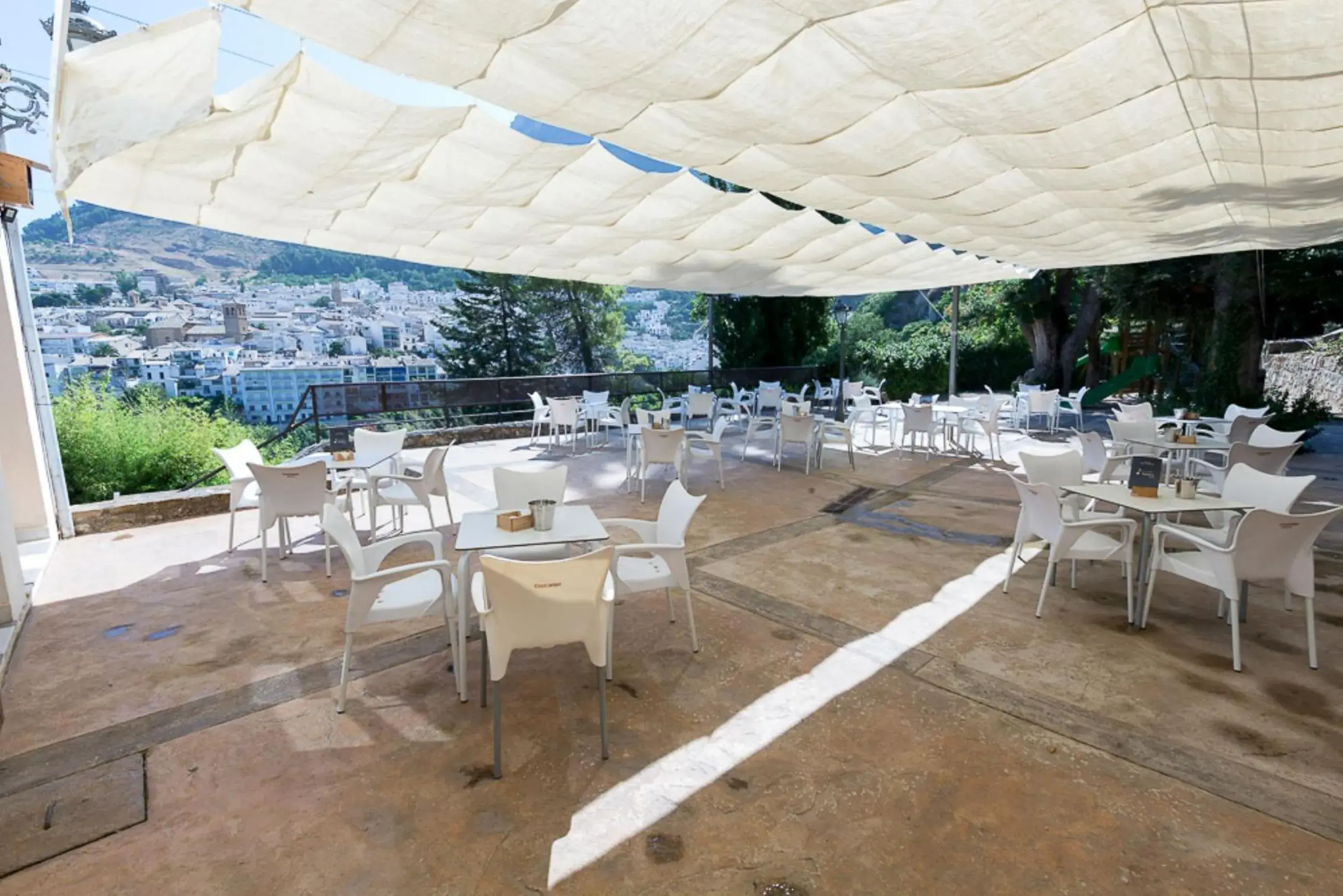 Garden, Restaurant/Places to Eat in Villa Turistica de Cazorla