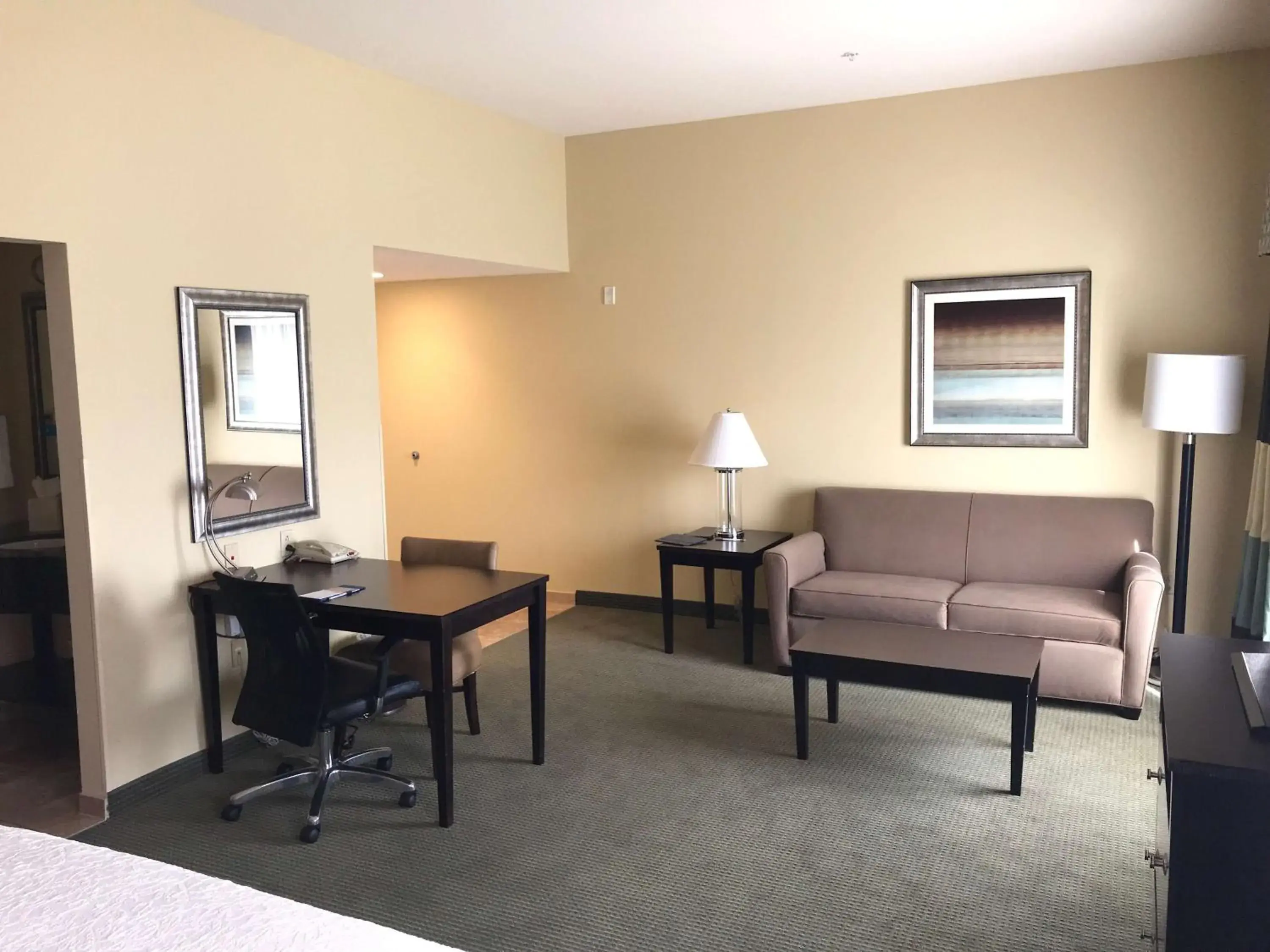 Bedroom, Seating Area in Hampton Inn and Suites Austin - Lakeway