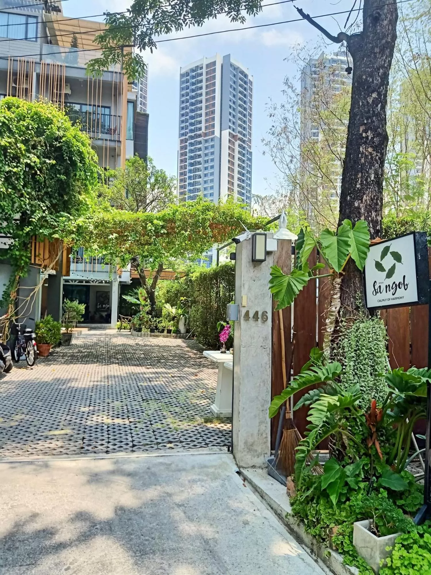 Facade/entrance in Nest by Sangob