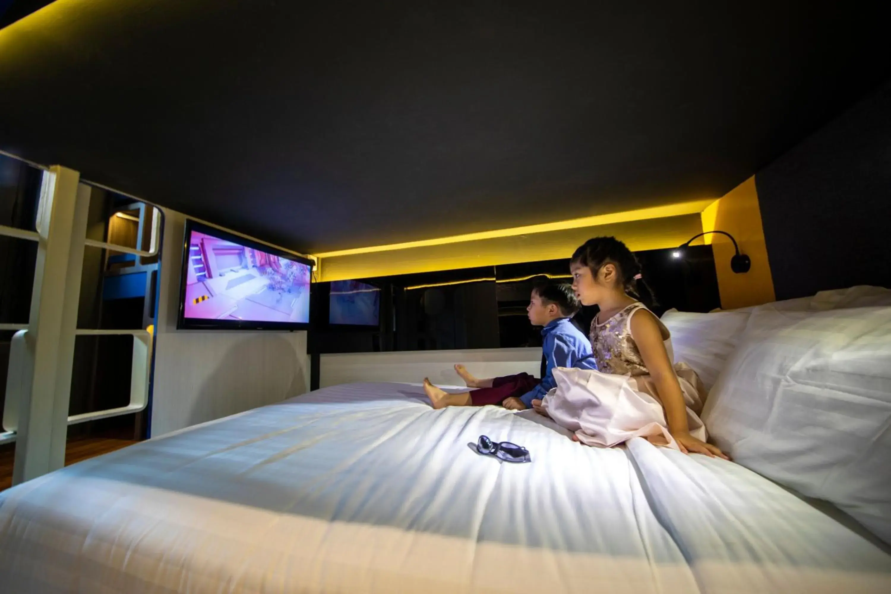 children in CUBE Family Boutique Capsule Hotel @ Chinatown