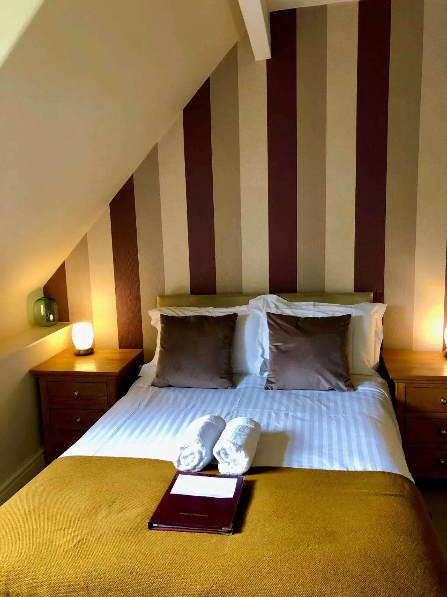 Bedroom, Bed in Salisbury Guest House