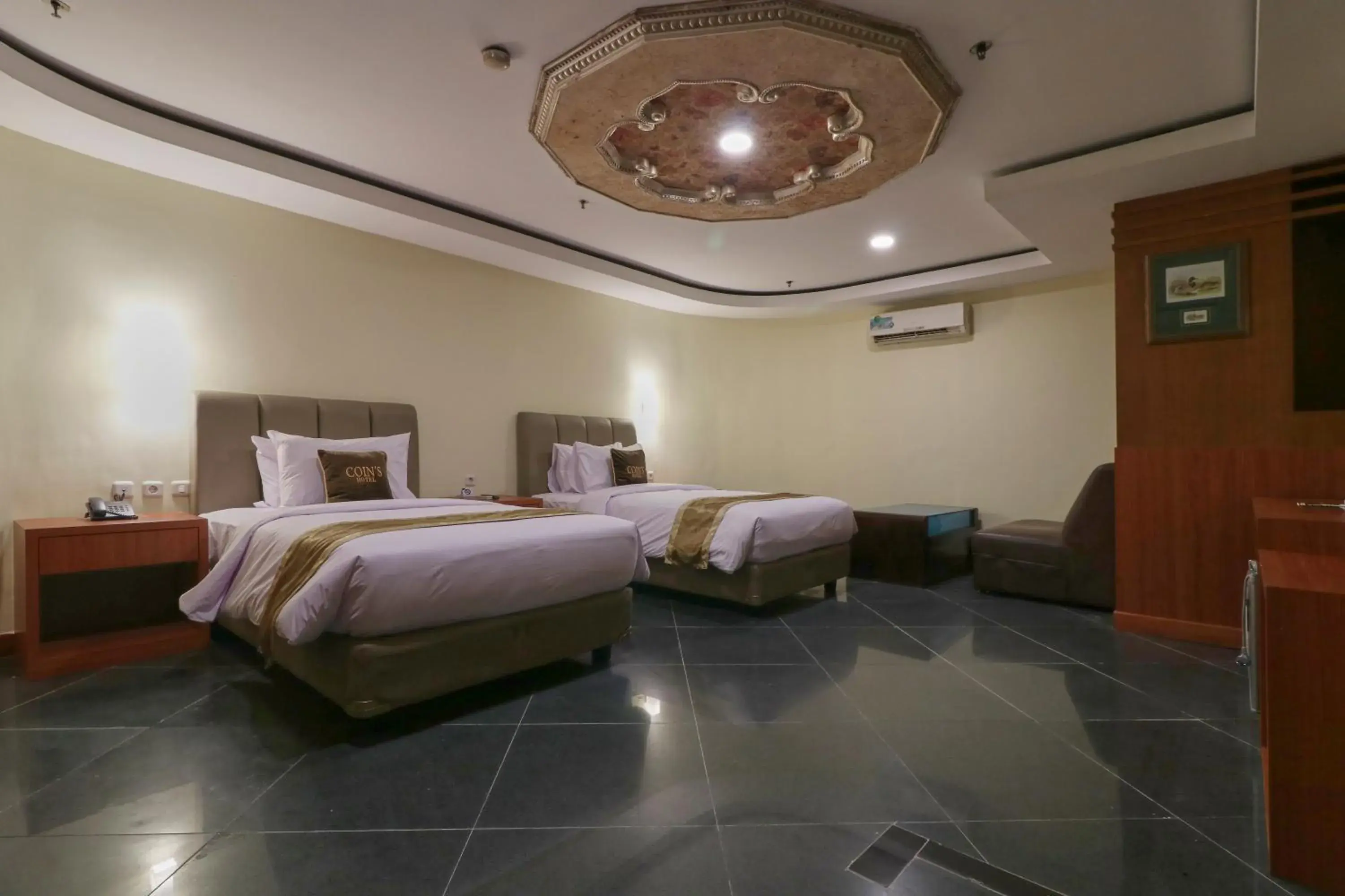 Photo of the whole room, Bed in Coins Hotel Jakarta