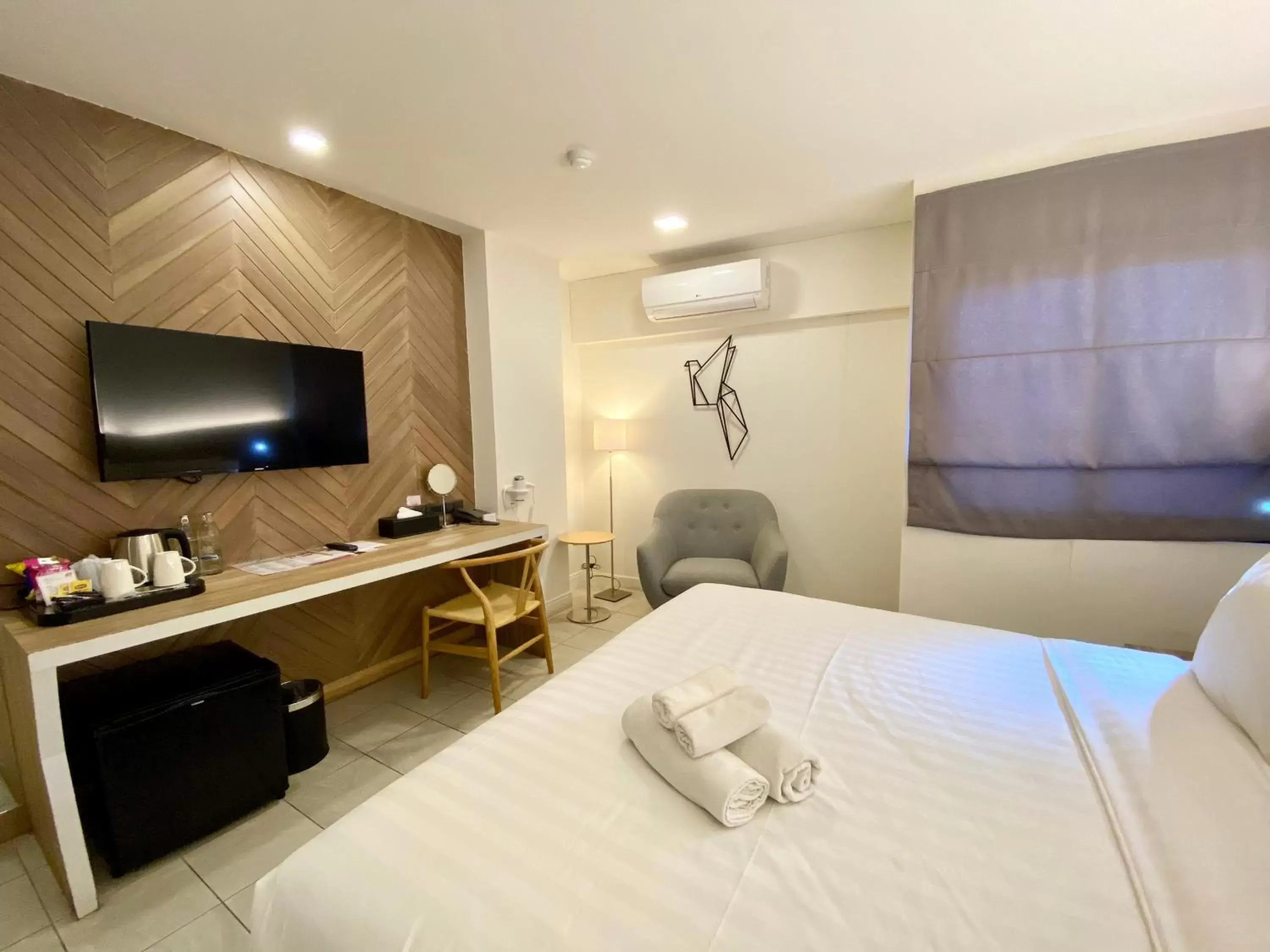 Bed in WE Terminal Hotel-SHA Plus