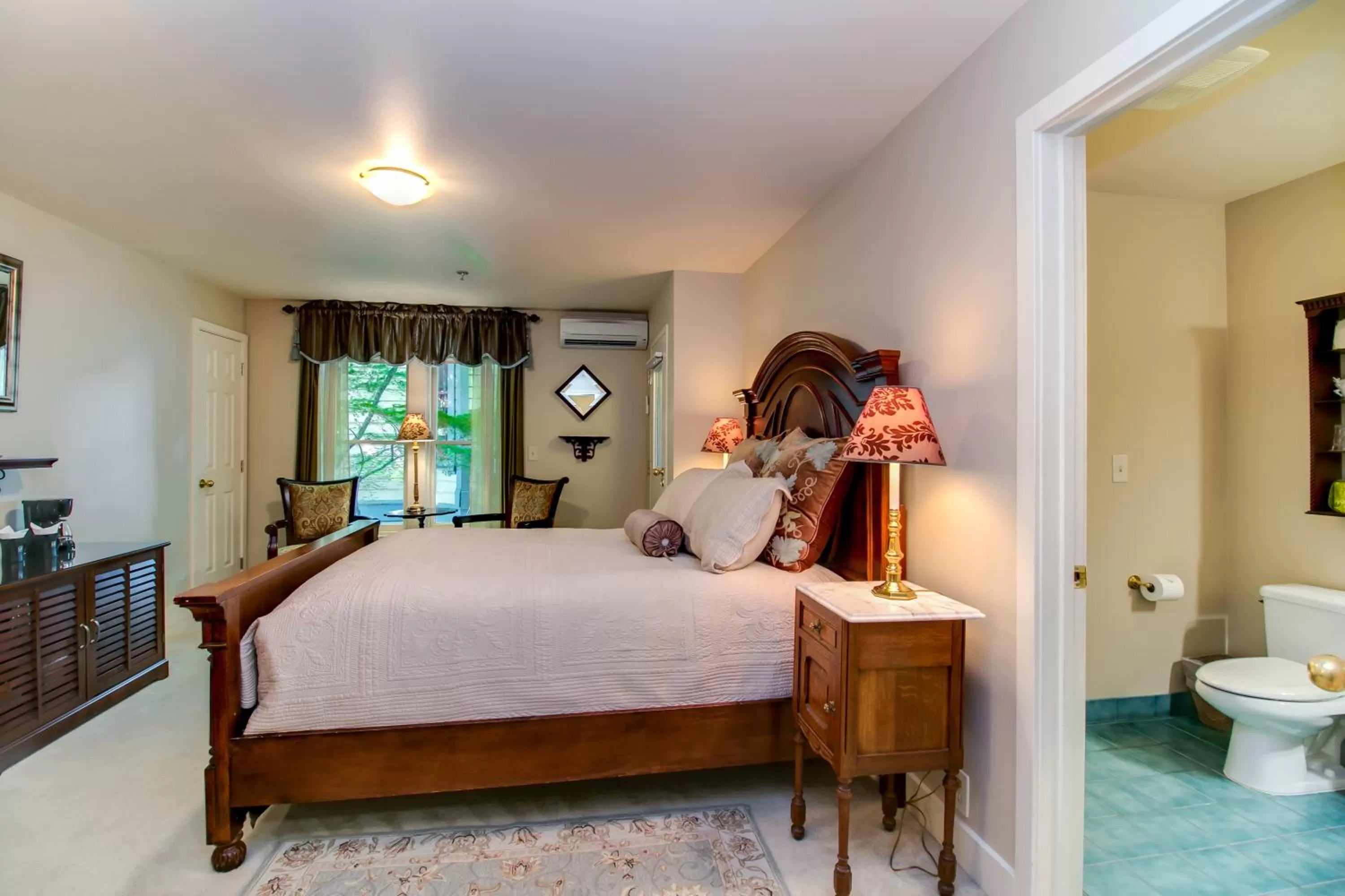 Bed in Winchester Inn