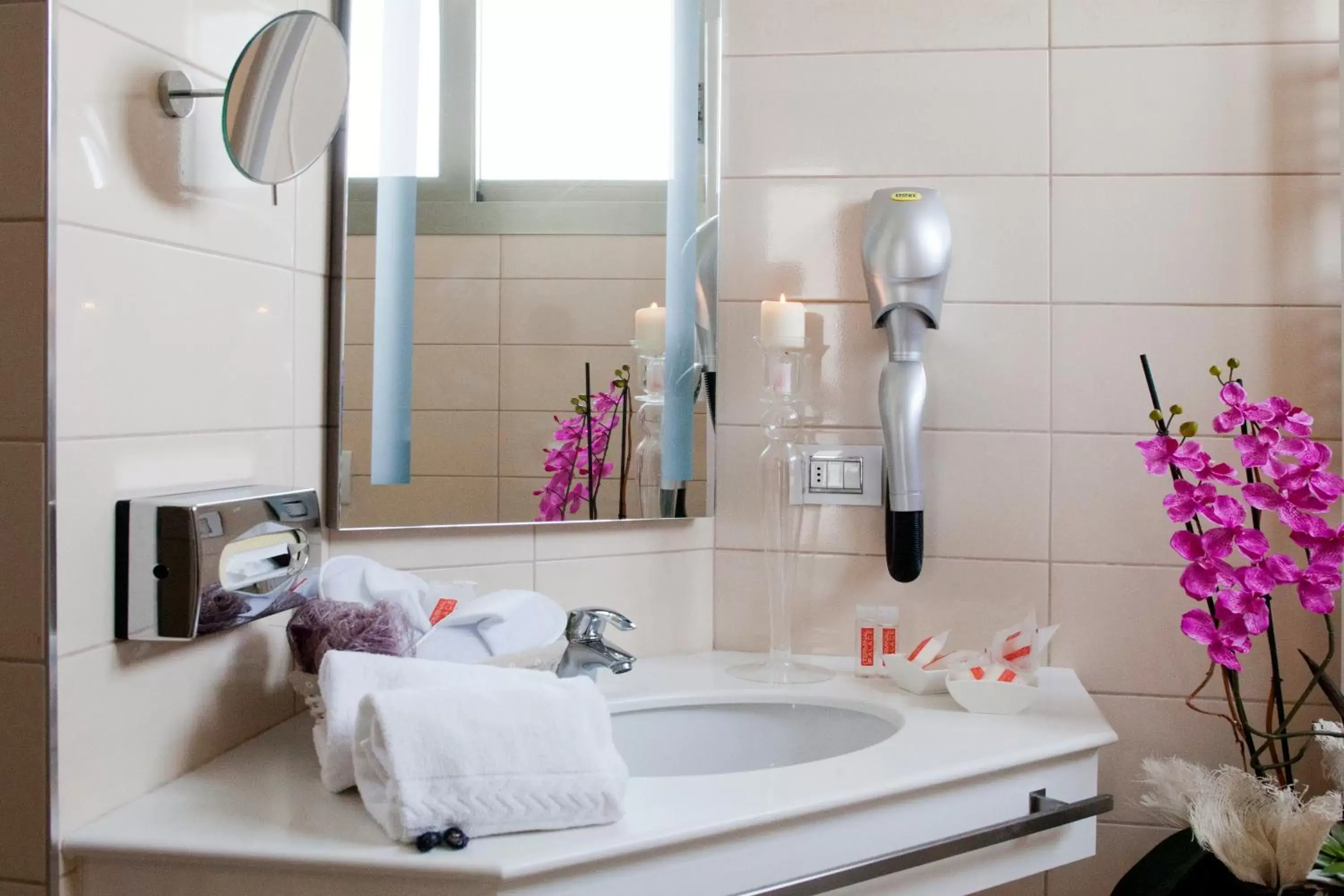 Bathroom in Terminal Palace & SPA