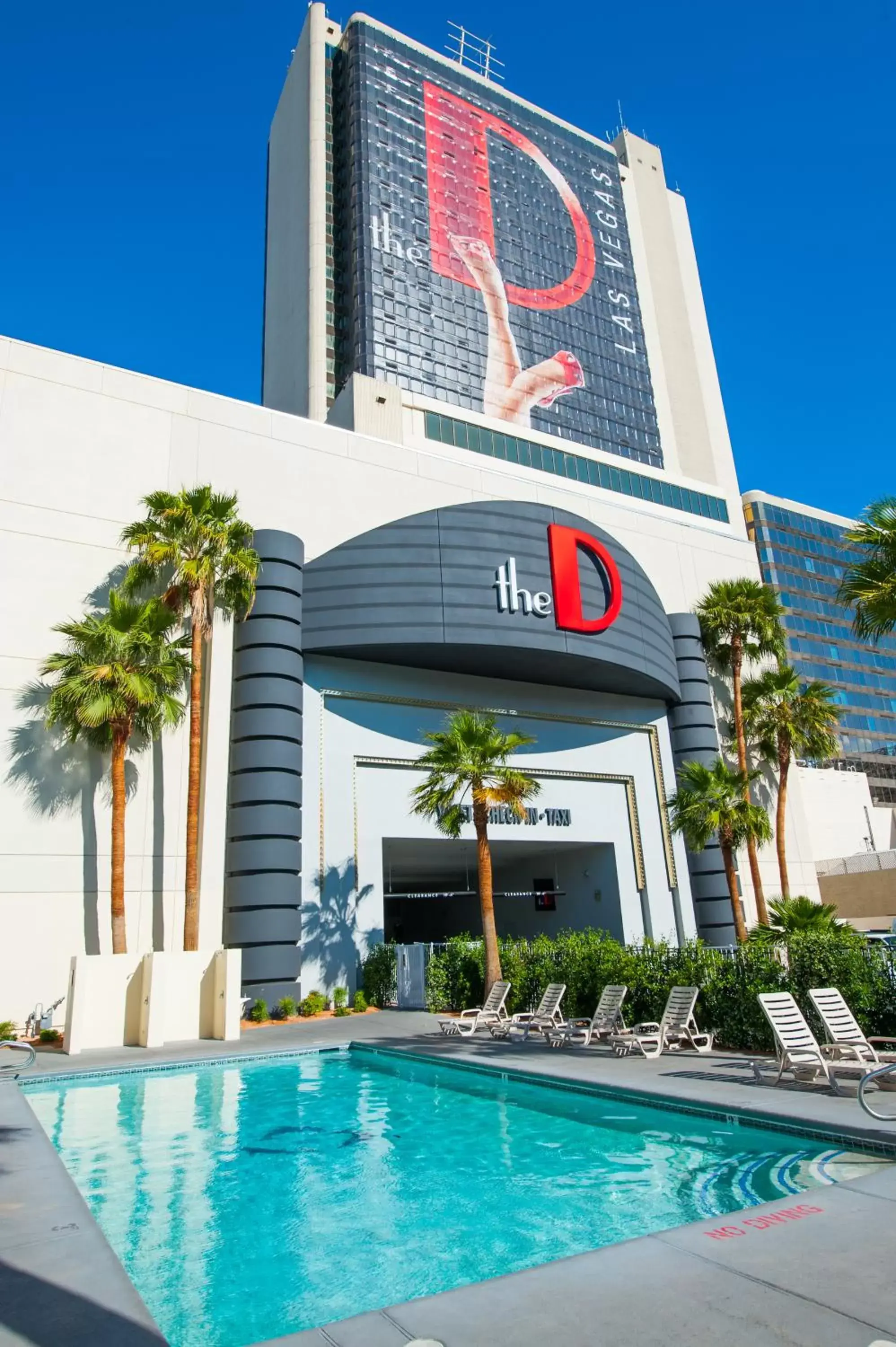 Swimming pool, Property Building in The D Las Vegas
