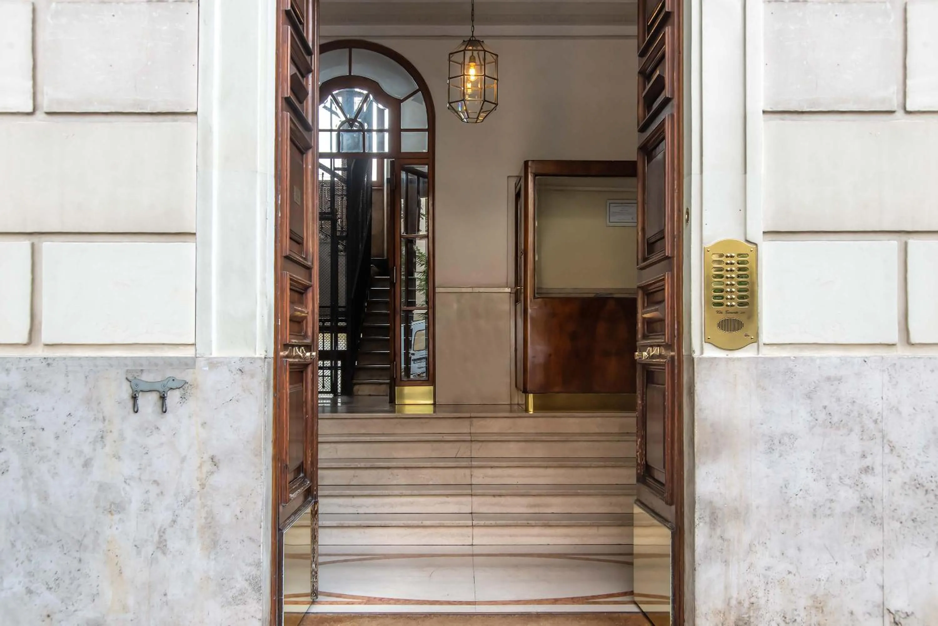 Property building in Rome Central Rooms