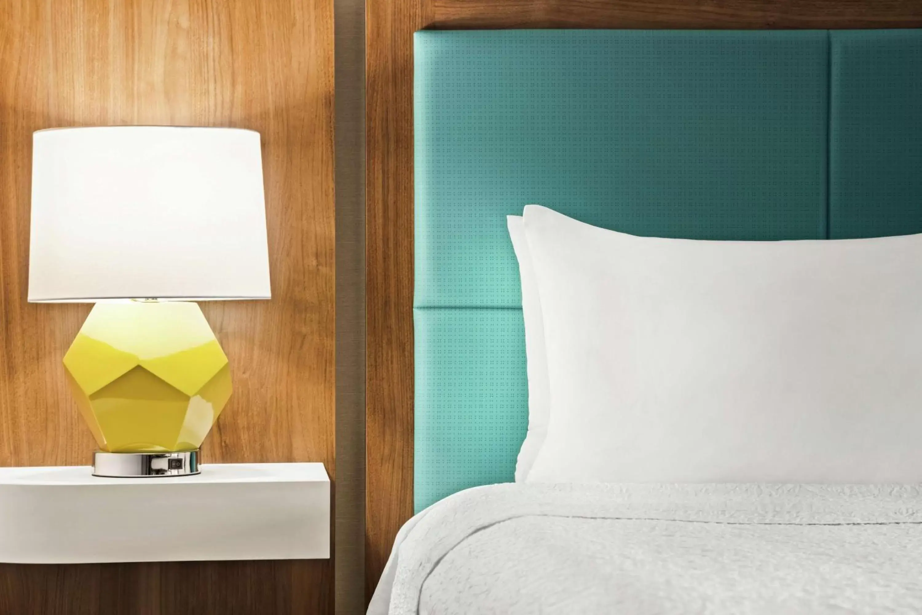 King Room with Sofa Bed and Study - Non-Smoking in Hampton Inn Portland Airport King Room with Sofa Bed and Study - Non-Smoking in Hampton Inn Portland Airport