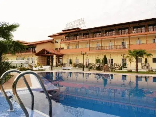 Swimming Pool in Famissi Eden Hotel