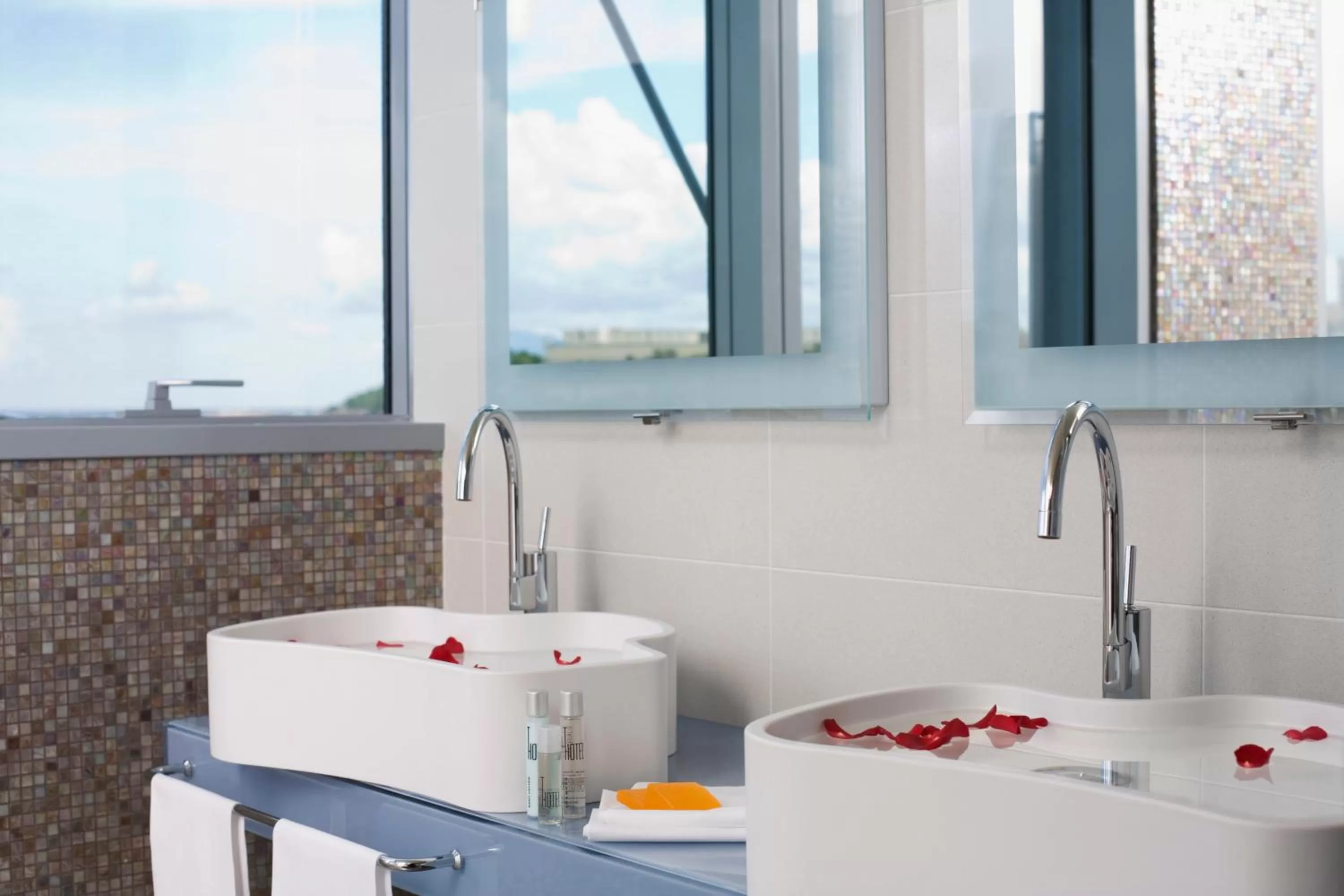 Bathroom in UNA HOTELS T Hotel Cagliari