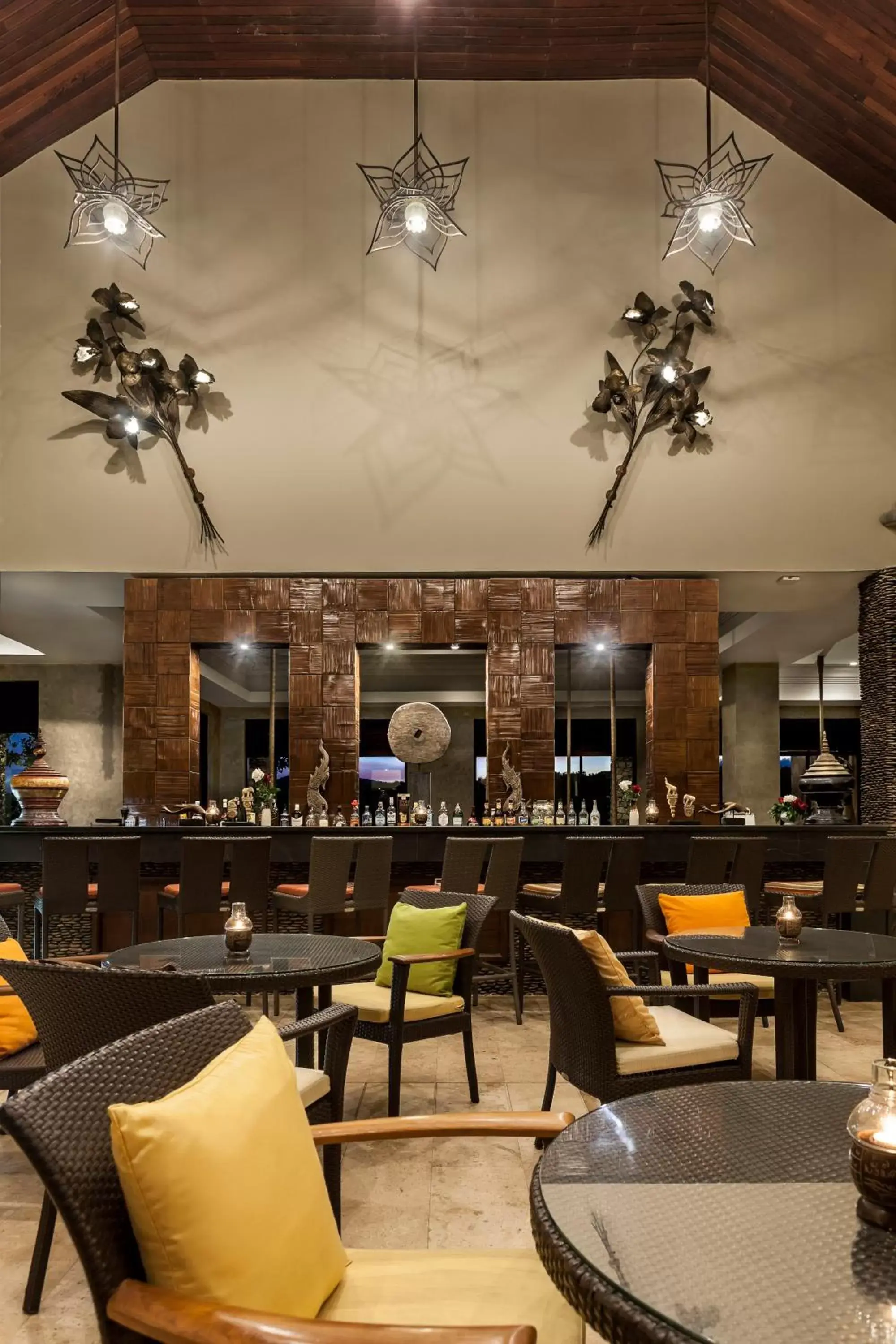 Lounge or bar, Restaurant/Places to Eat in Katiliya Mountain Resort And Spa