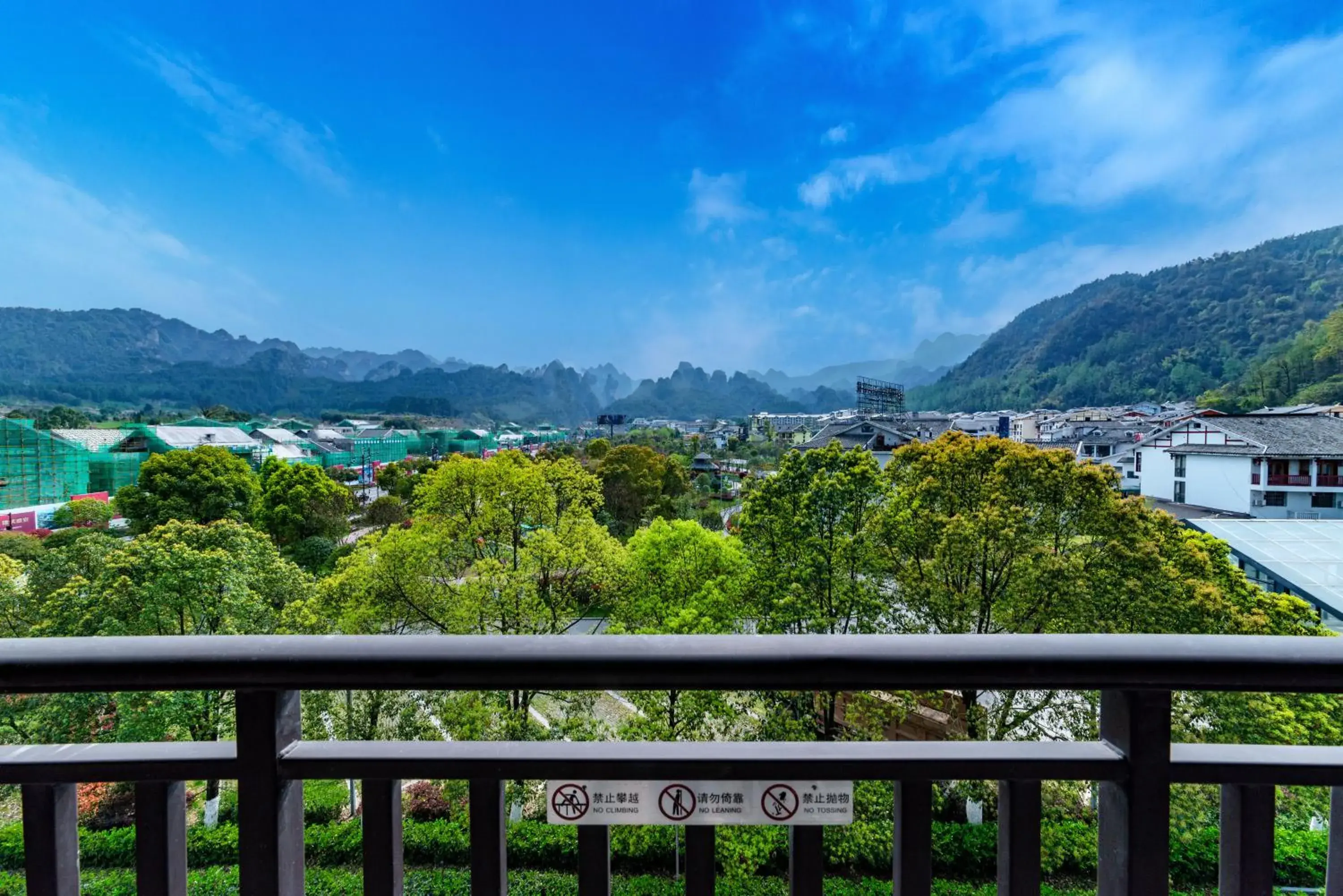 Balcony/Terrace, Mountain View in Neodalle Zhangjiajie Wulingyuan